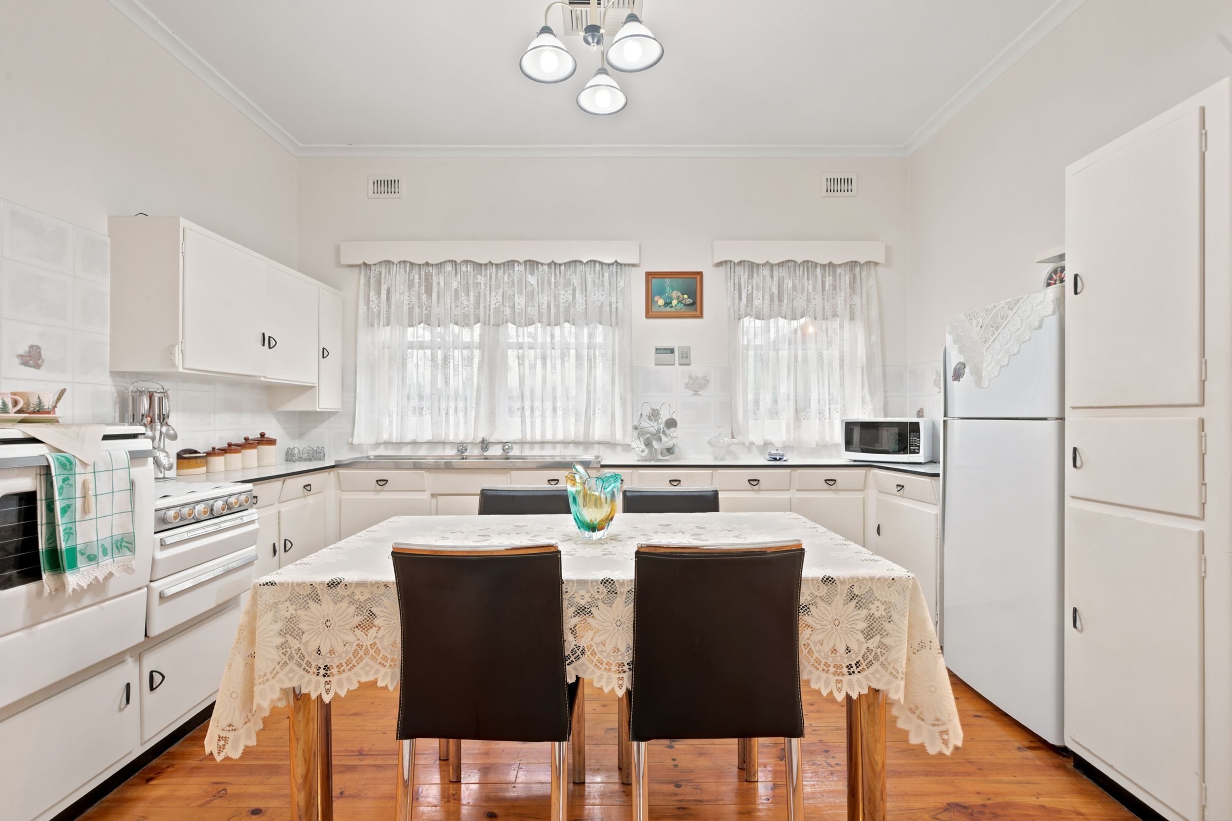 39 Essex Street South — photo 9 of 22