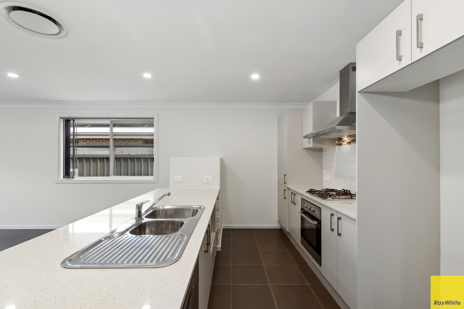 27 Brooks Reach Road, Horsley, NSW 2530