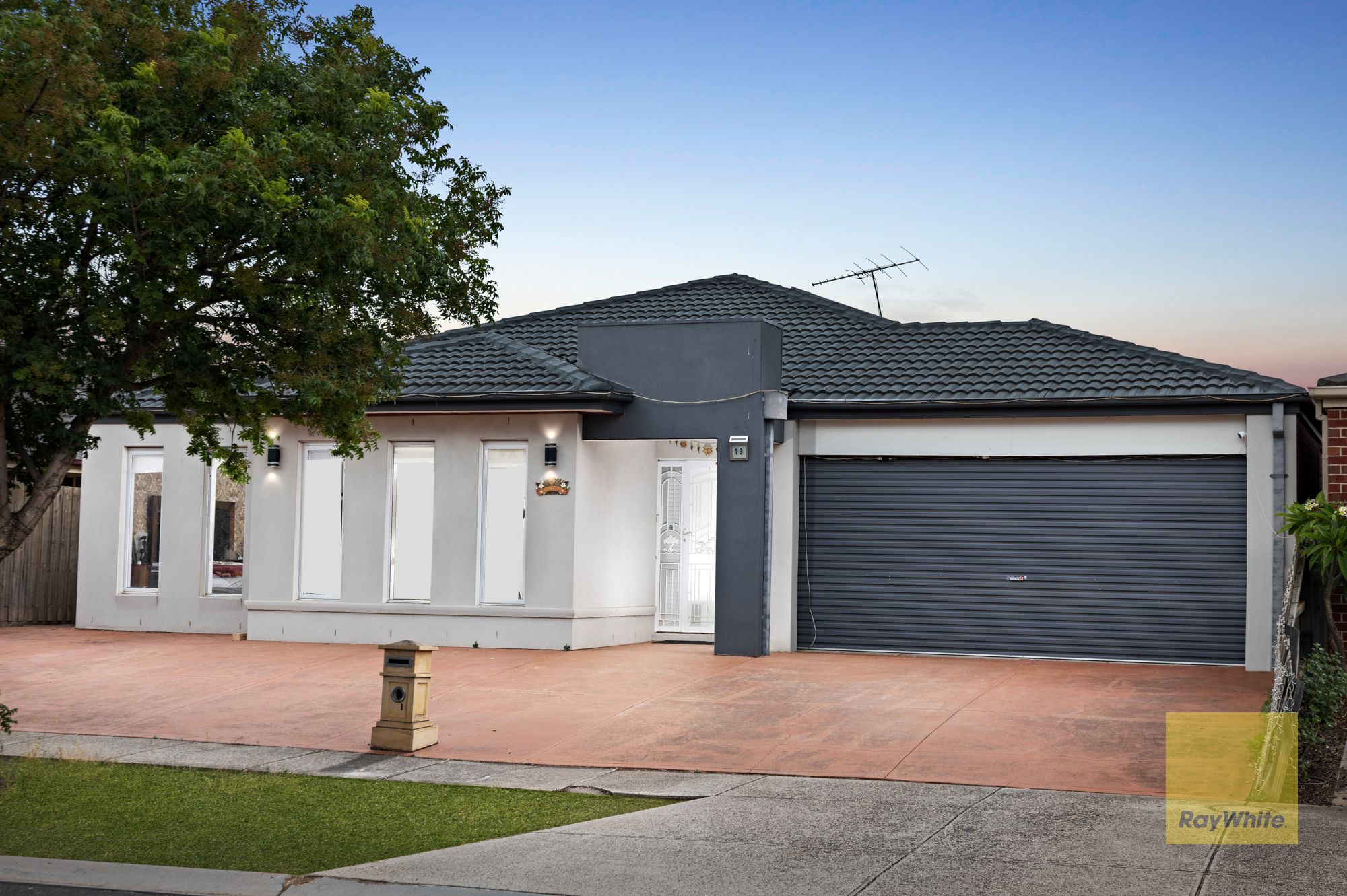 19 Fetlock Drive, Truganina VIC 3029