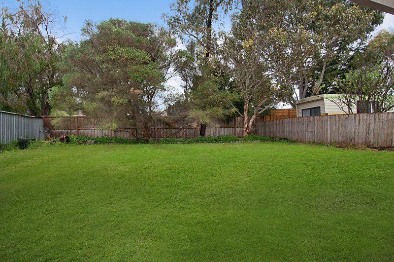 4 Moorhen Crescent — photo 12 of 17