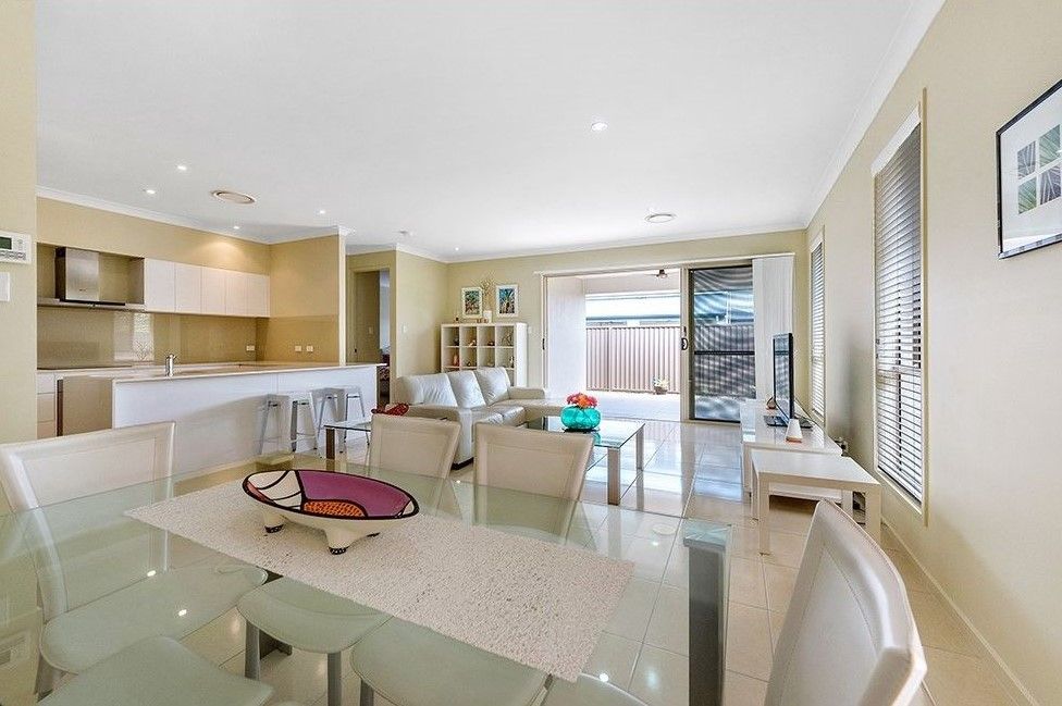 20 Elizabeth Crescent, Varsity Lakes, QLD 4227