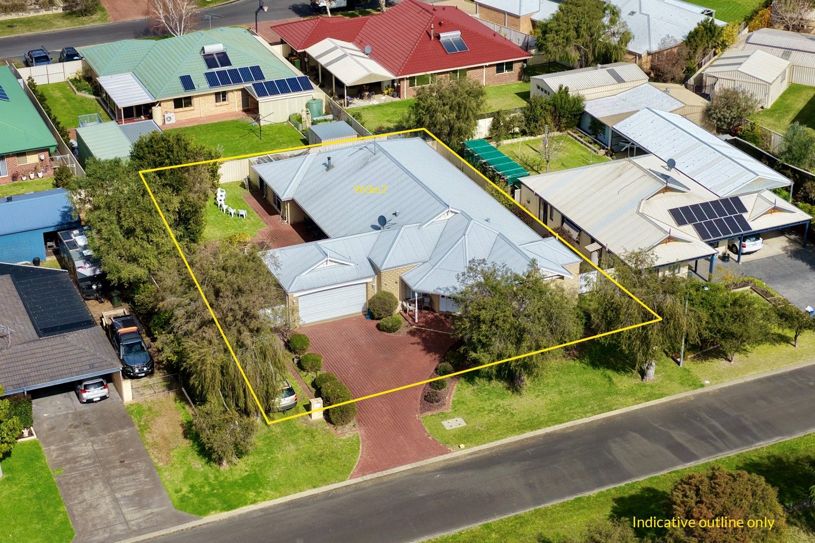 15 Beaufort Crescent — photo 28 of 30