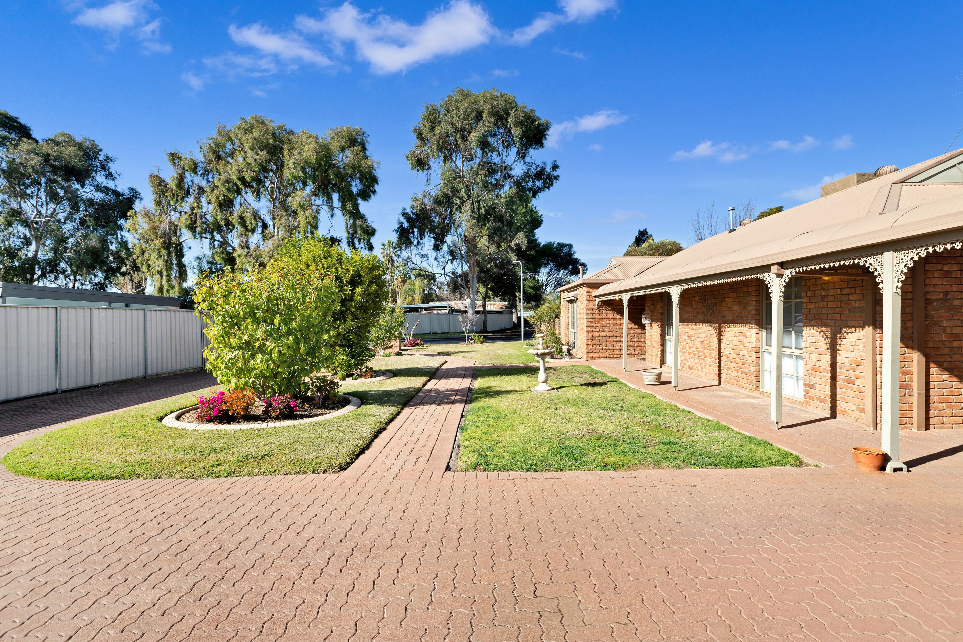 1/1 Massey Close — photo 3 of 23