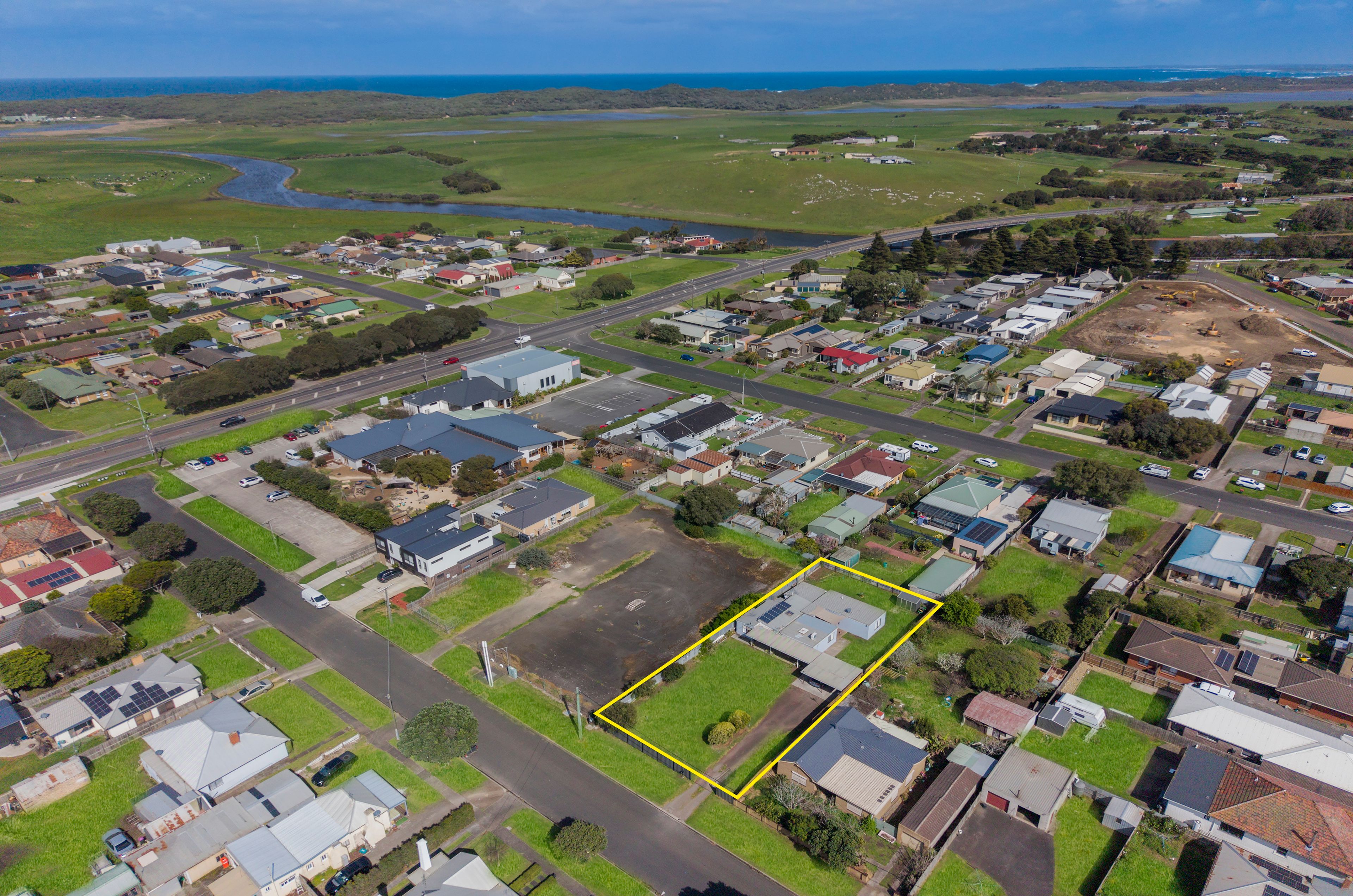 7 Hood Street — photo from Ray White Warrnambool