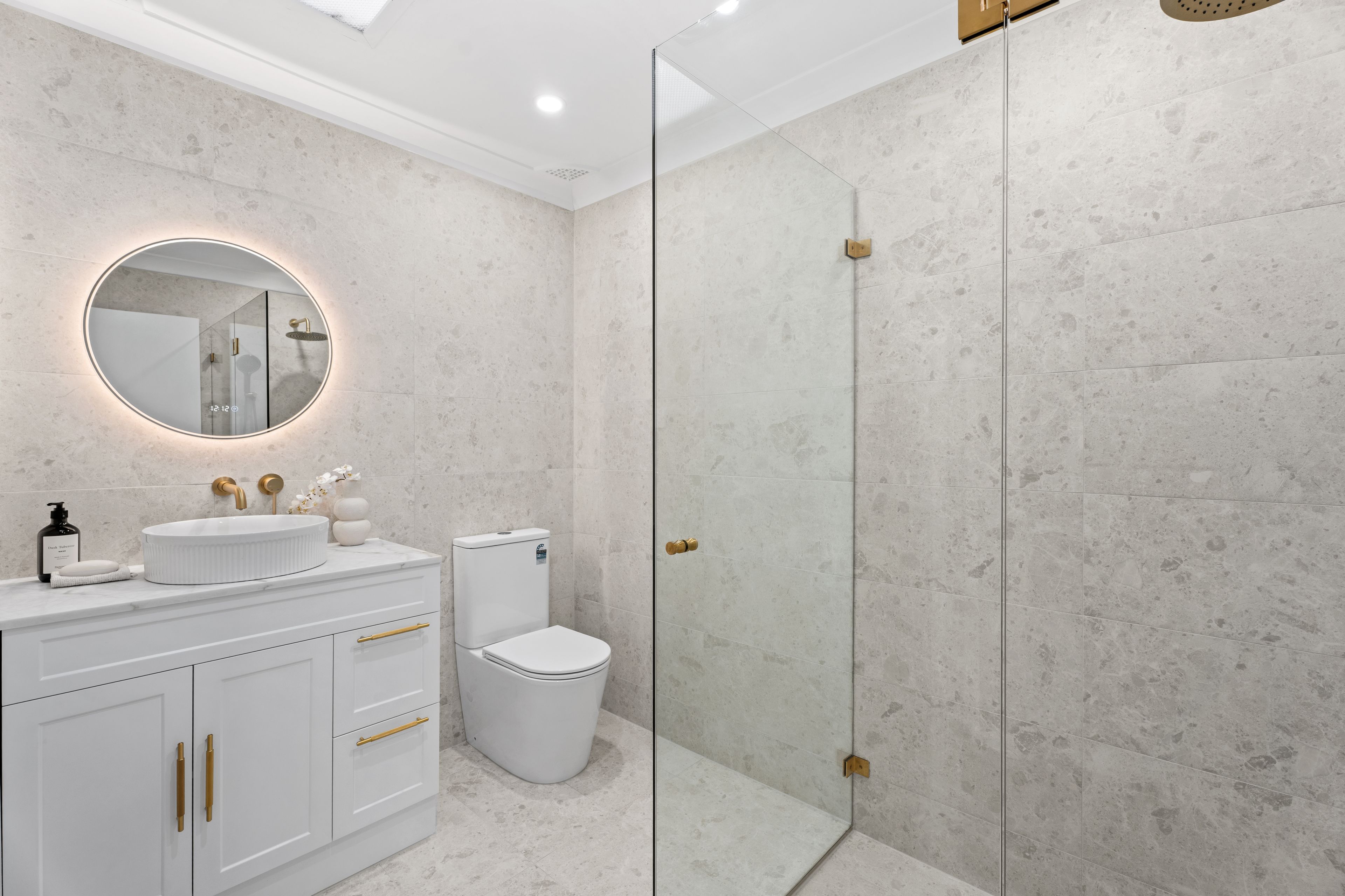 38 Armstein Crescent — photo 3 of 20