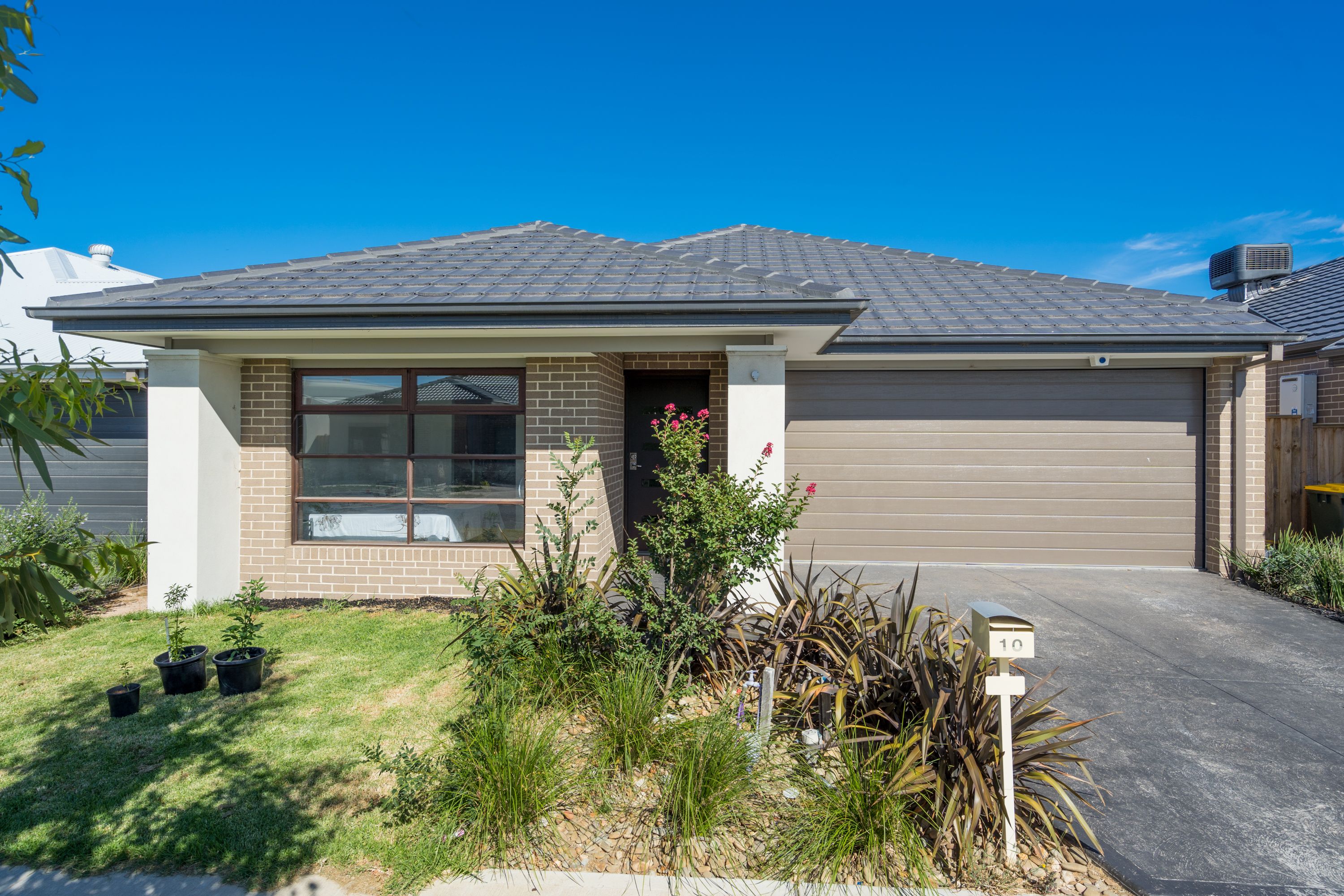 10 Dahlia Crescent, Mickleham, VIC 3064