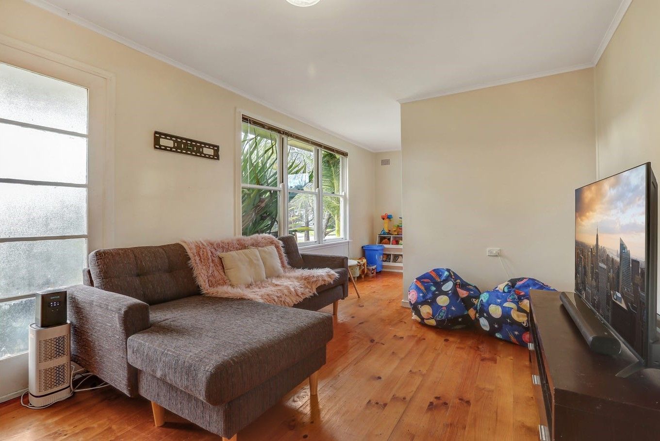 21 Eleebana Street — photo 5 of 6