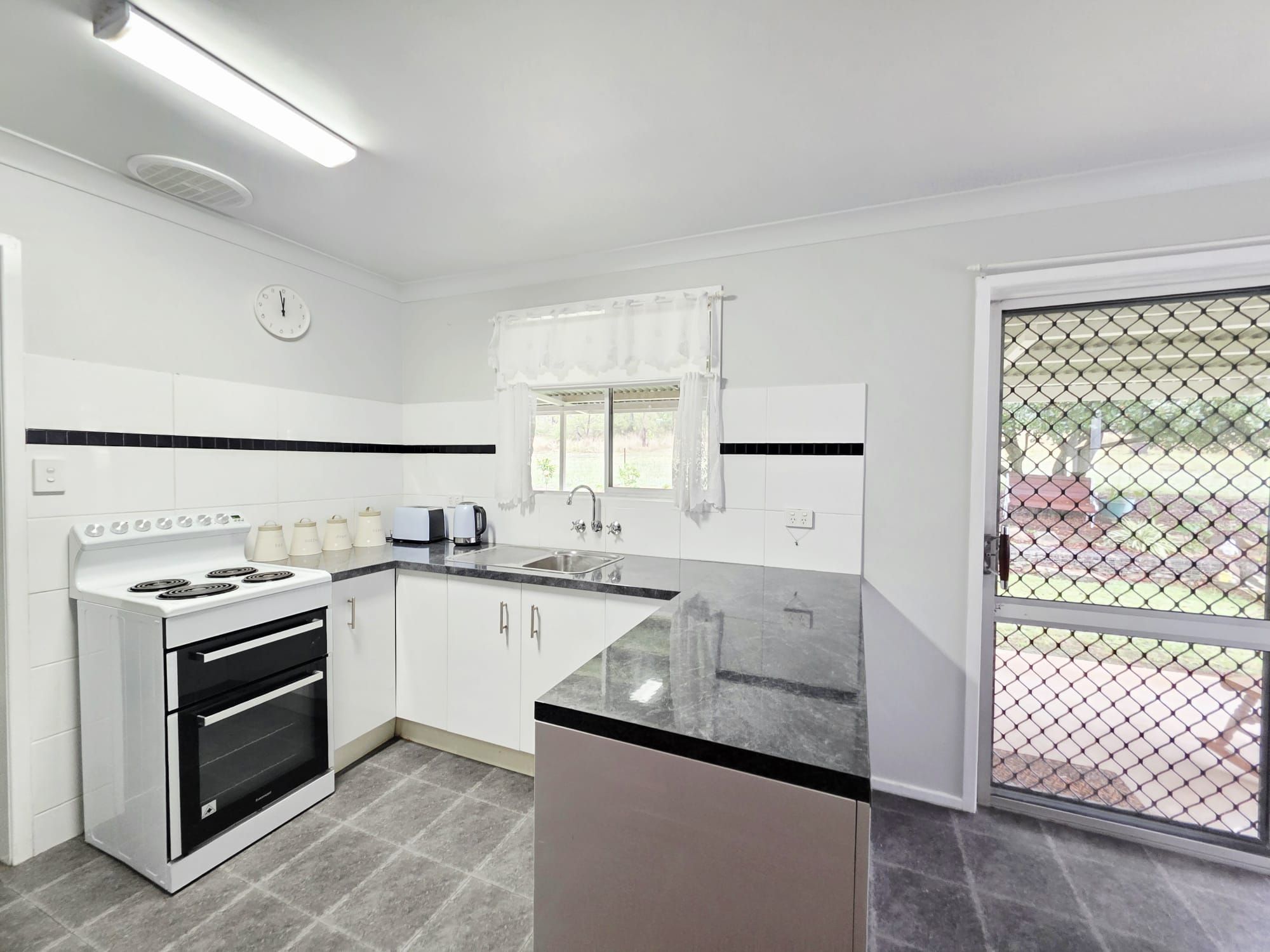 32 Railway Terrace — photo 8 of 17