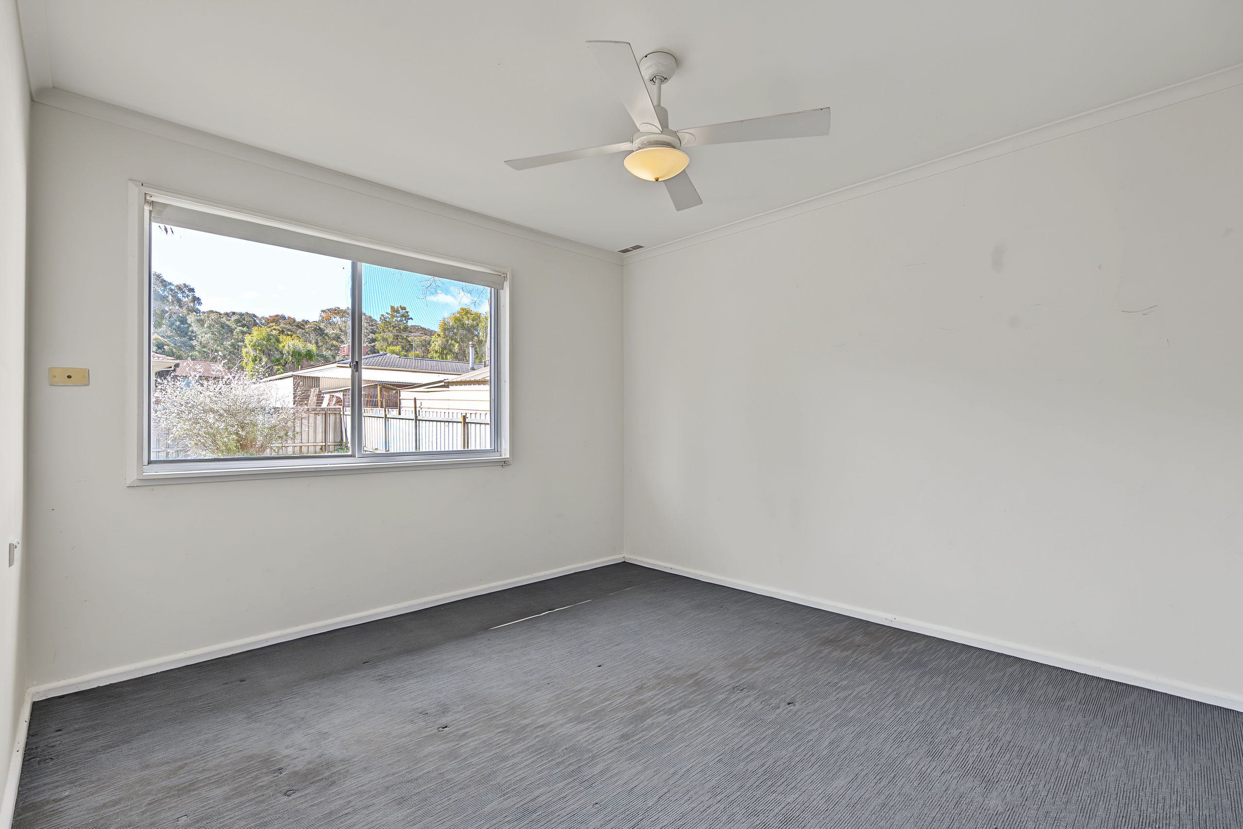 96 Kurrajong Crescent — photo 6 of 11