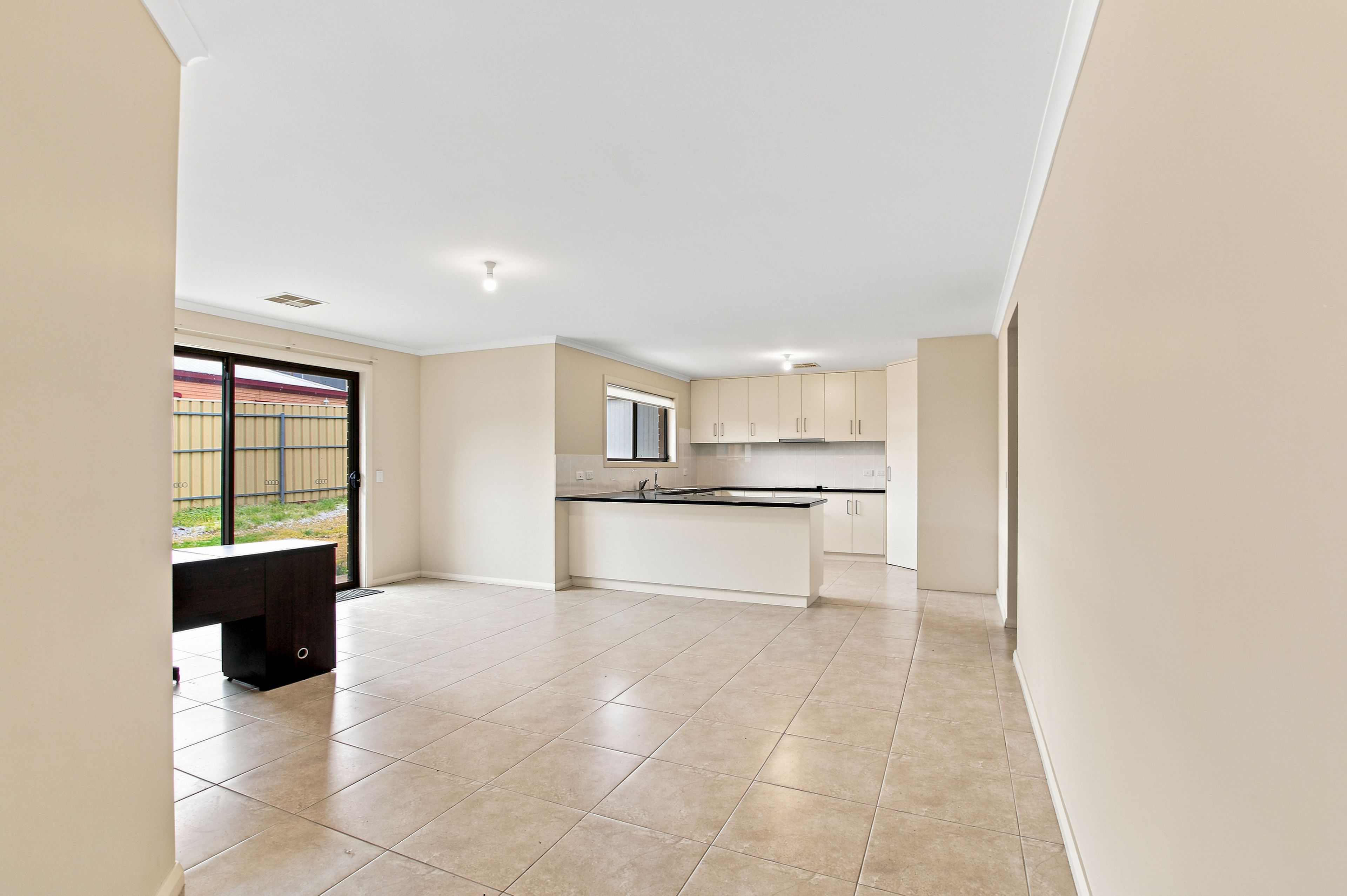 12 Edwards Crescent — photo 3 of 19