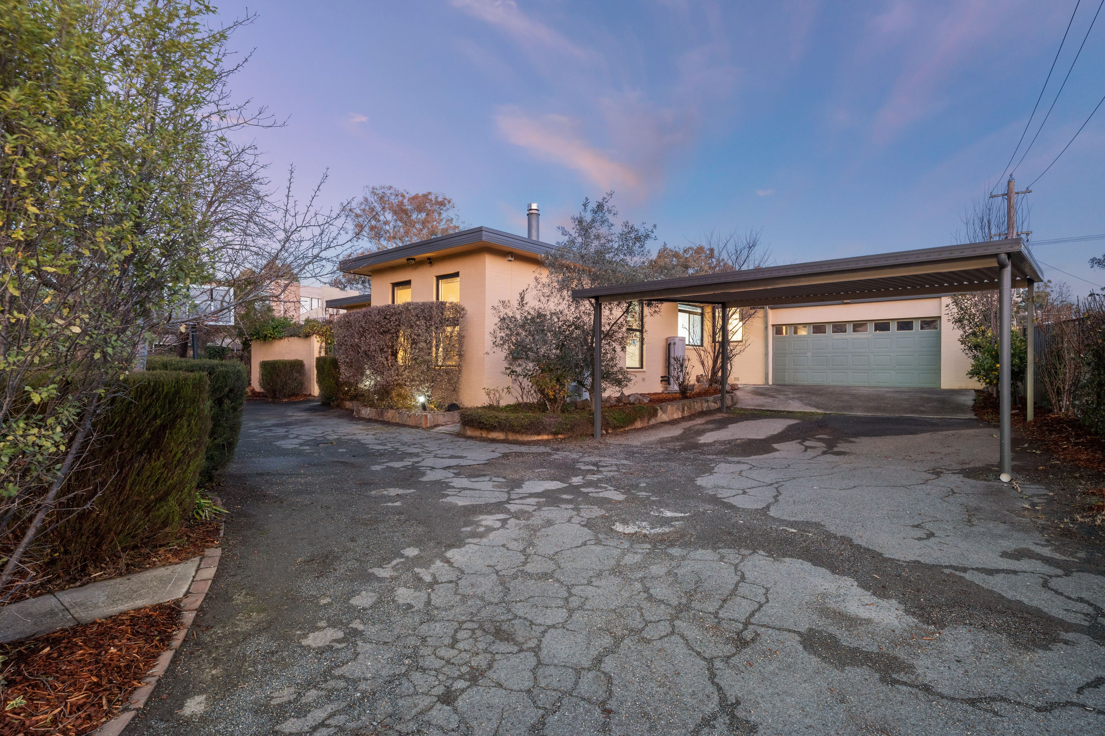 13 Belconnen Way, Weetangera, ACT 2614