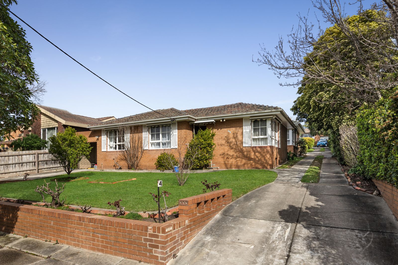 2/4 Raynes Street — photo from Ray White Burwood