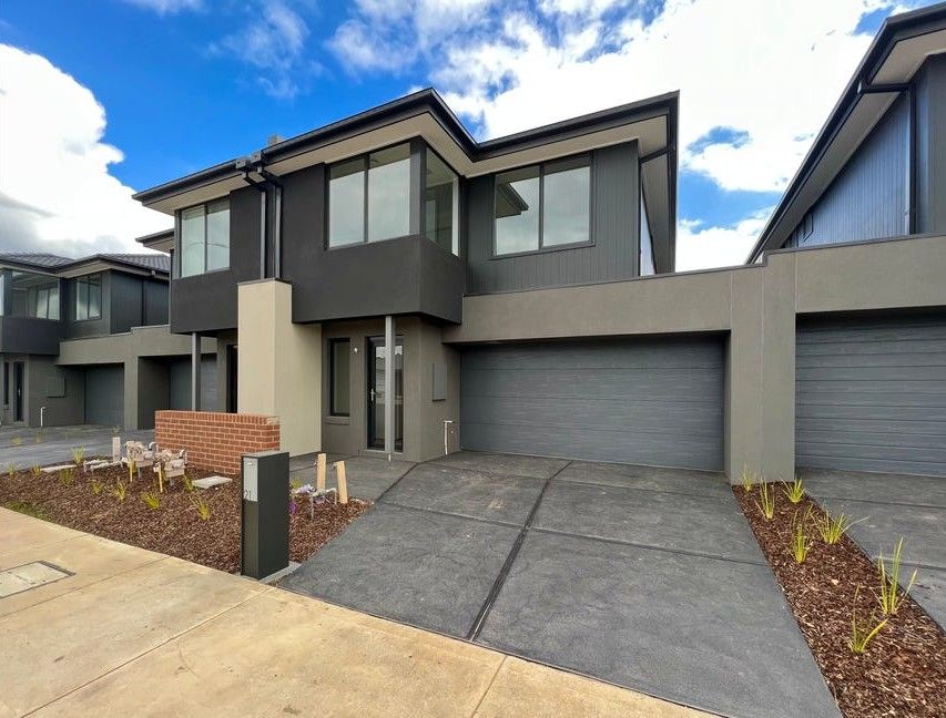21 Hearthstone Circuit, Clyde North, VIC 3978