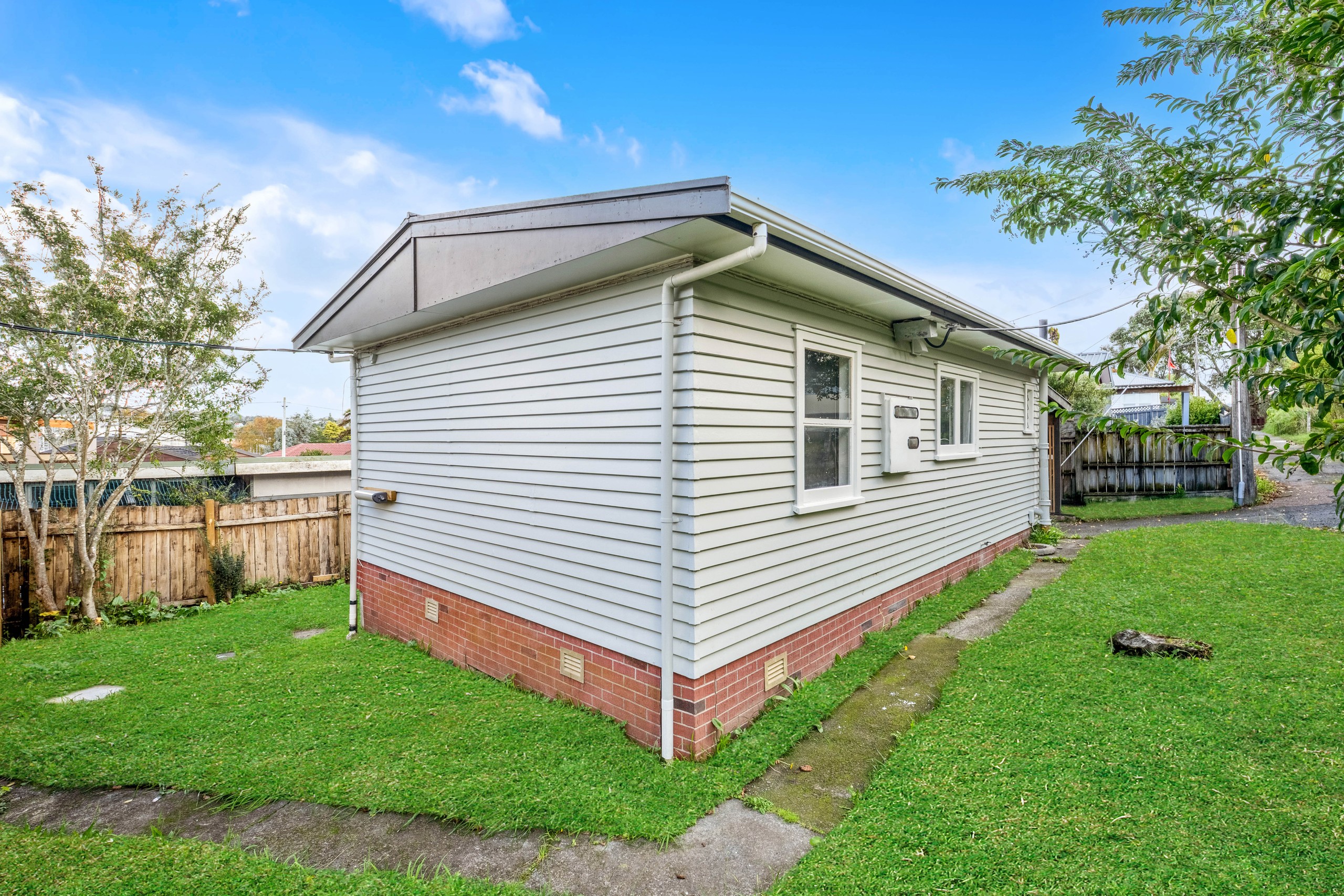 1/60a View Road, Henderson, Waitakere City