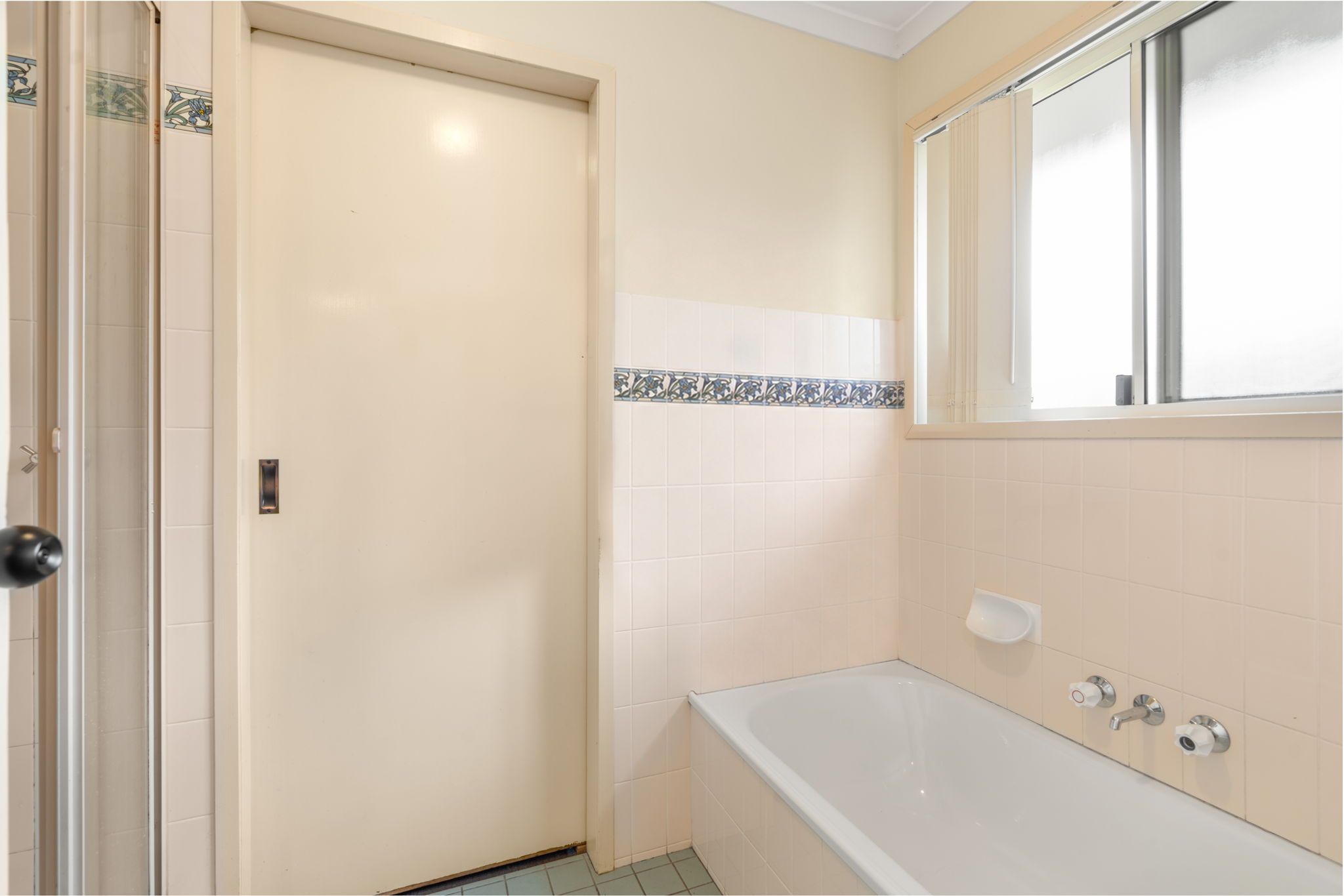12 Bottlebrush Crescent — photo 11 of 18