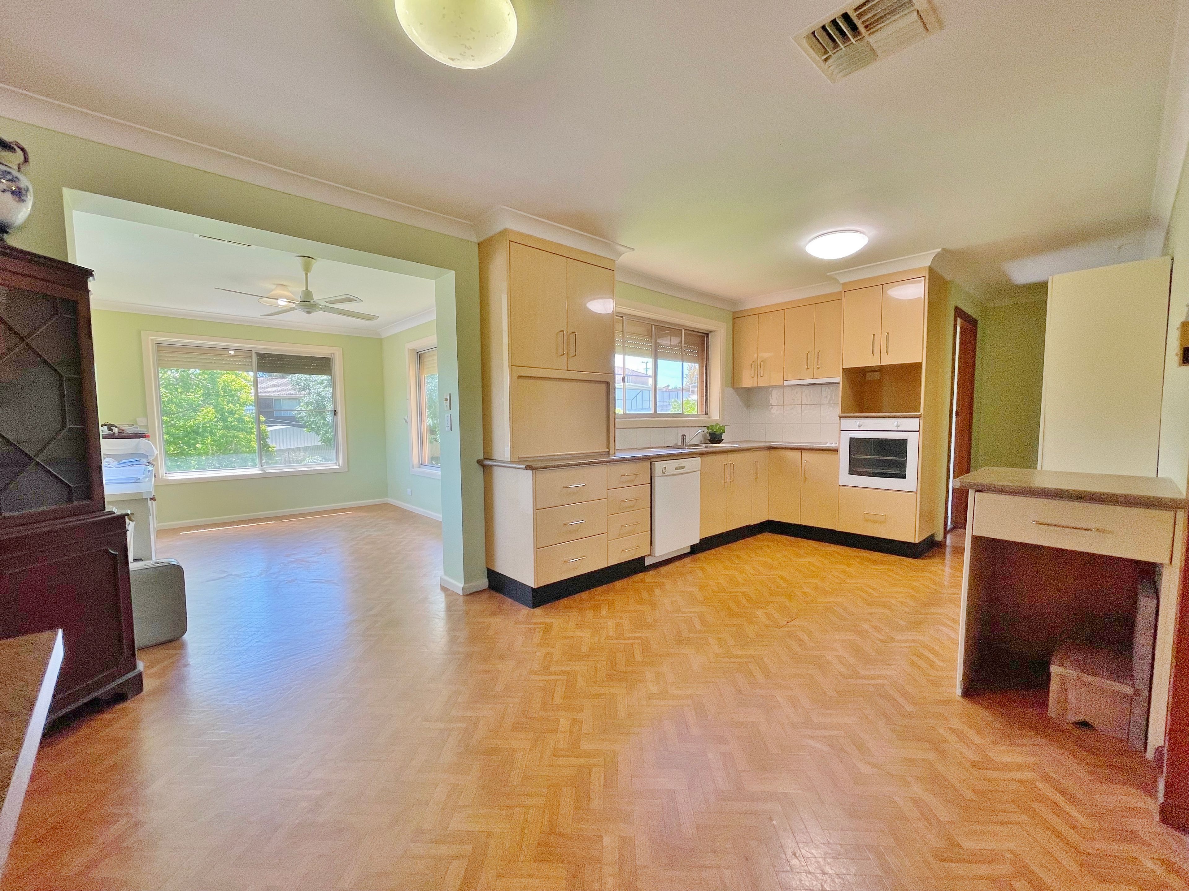 13 Crichton Crescent, Young, NSW 2594
