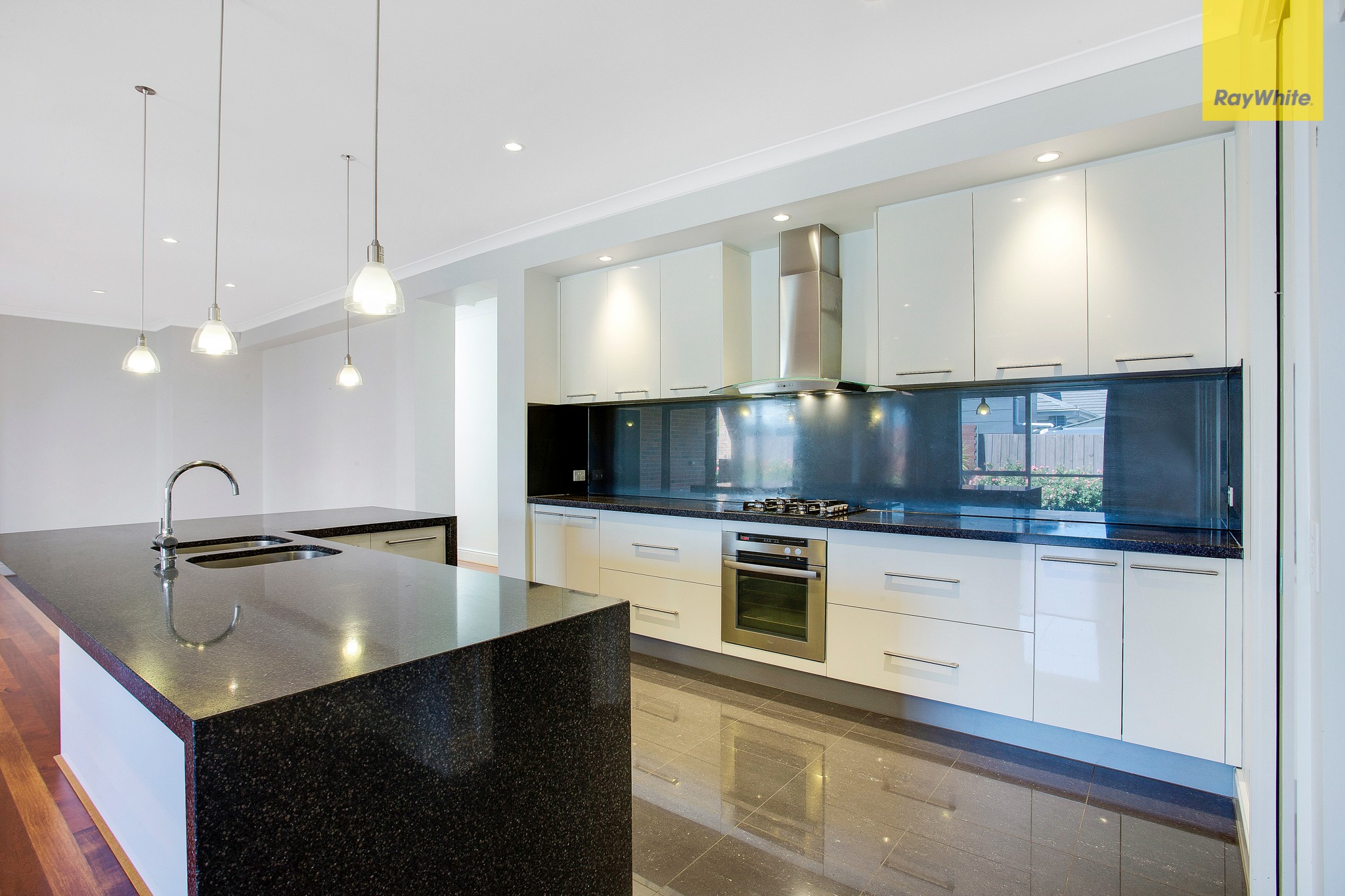 2 Bennelong Court, Taylors Hill, VIC 3037
