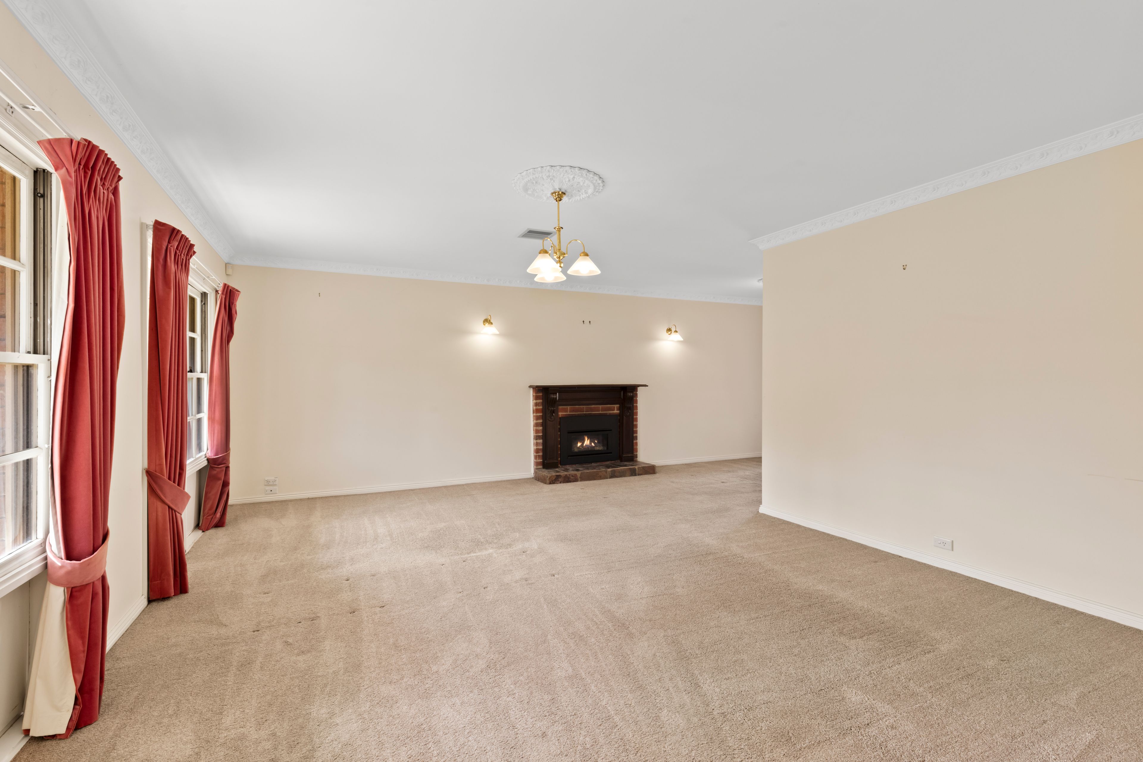 13 Ainslie Avenue — photo 5 of 15