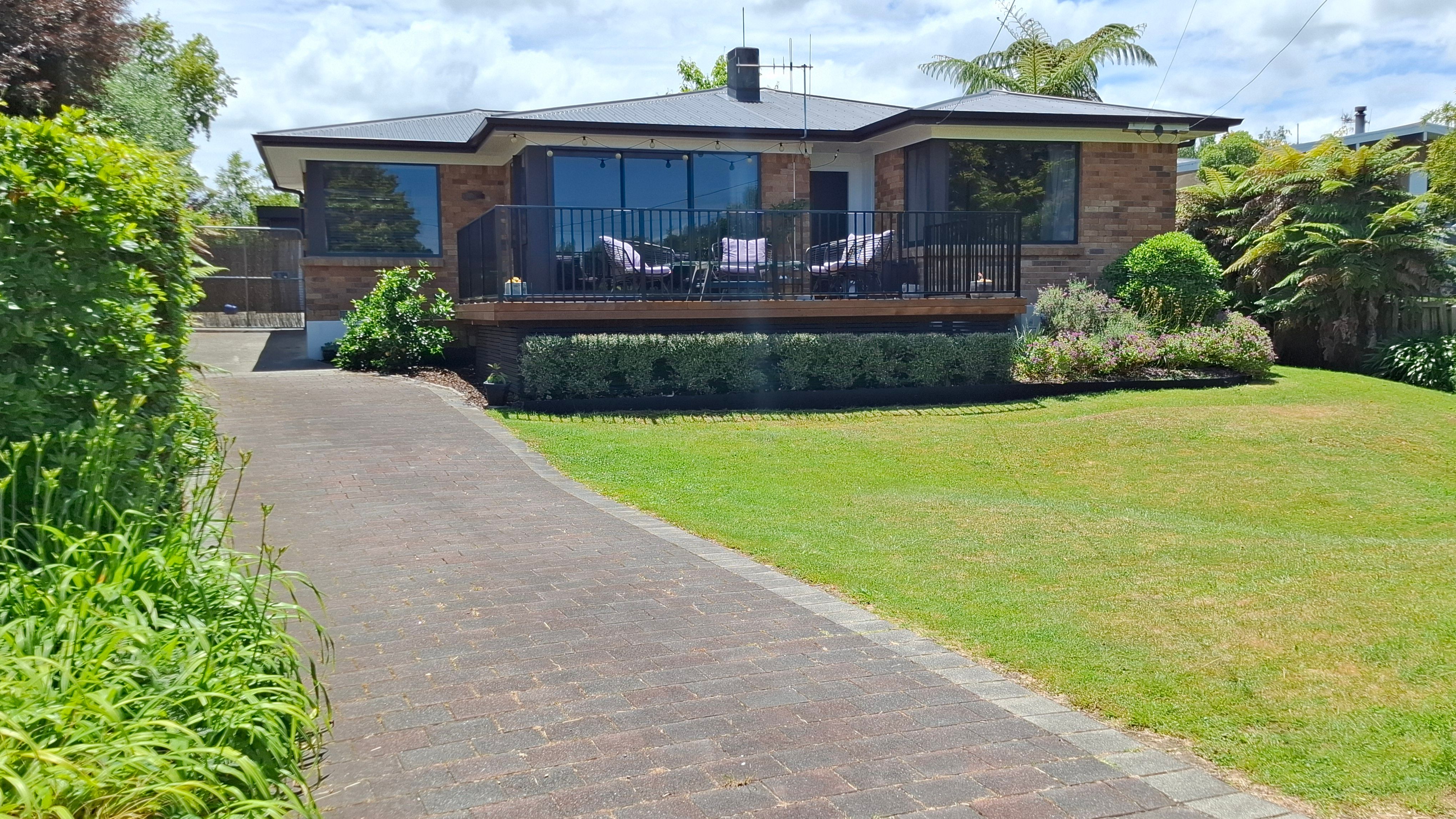 12 Titoki Avenue, Waipahihi, Taupo District
