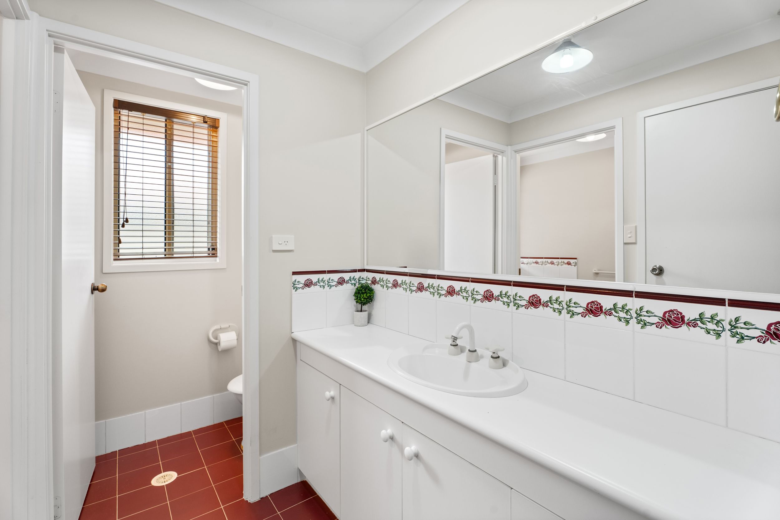 21 The Lakes Drive, Glenmore Park, NSW