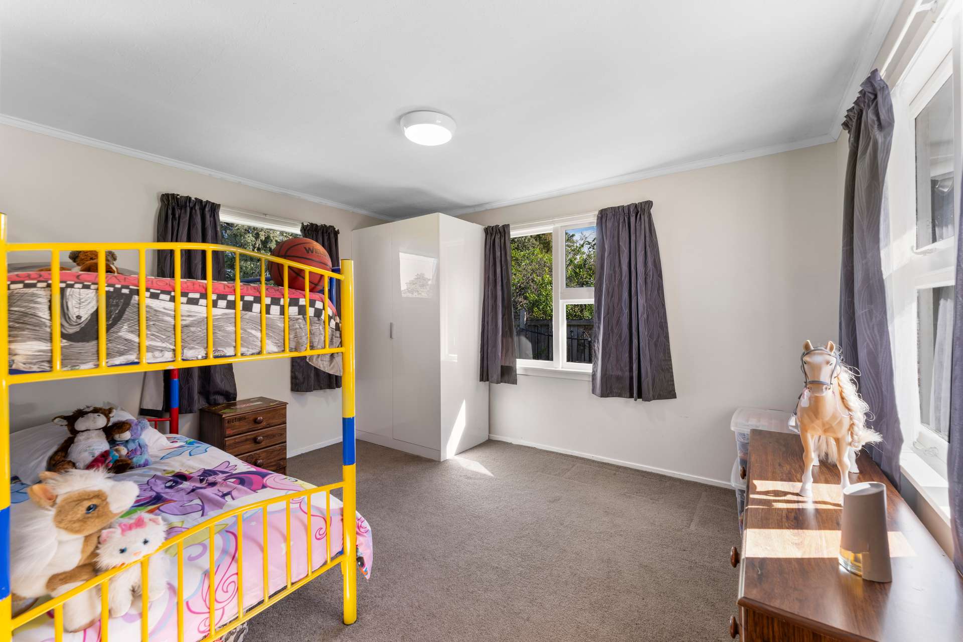 16 Woodend Road photo 9
