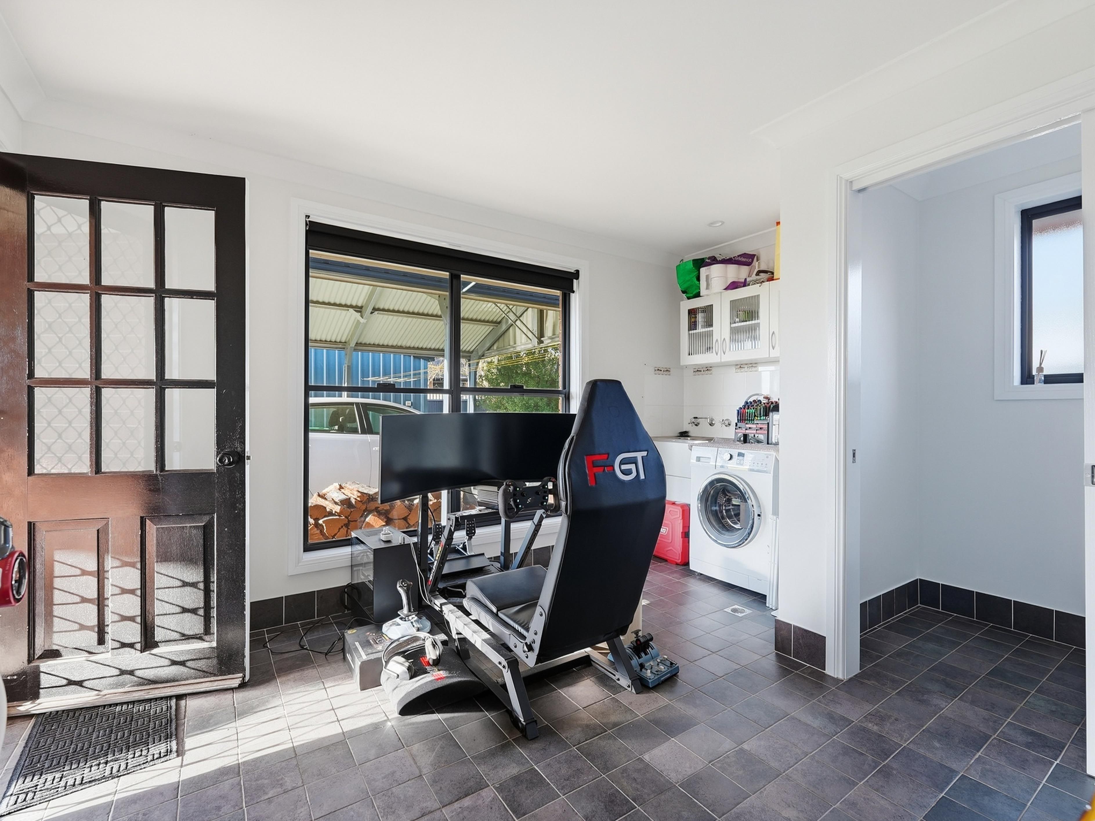 73 Loren Street — photo 10 of 16