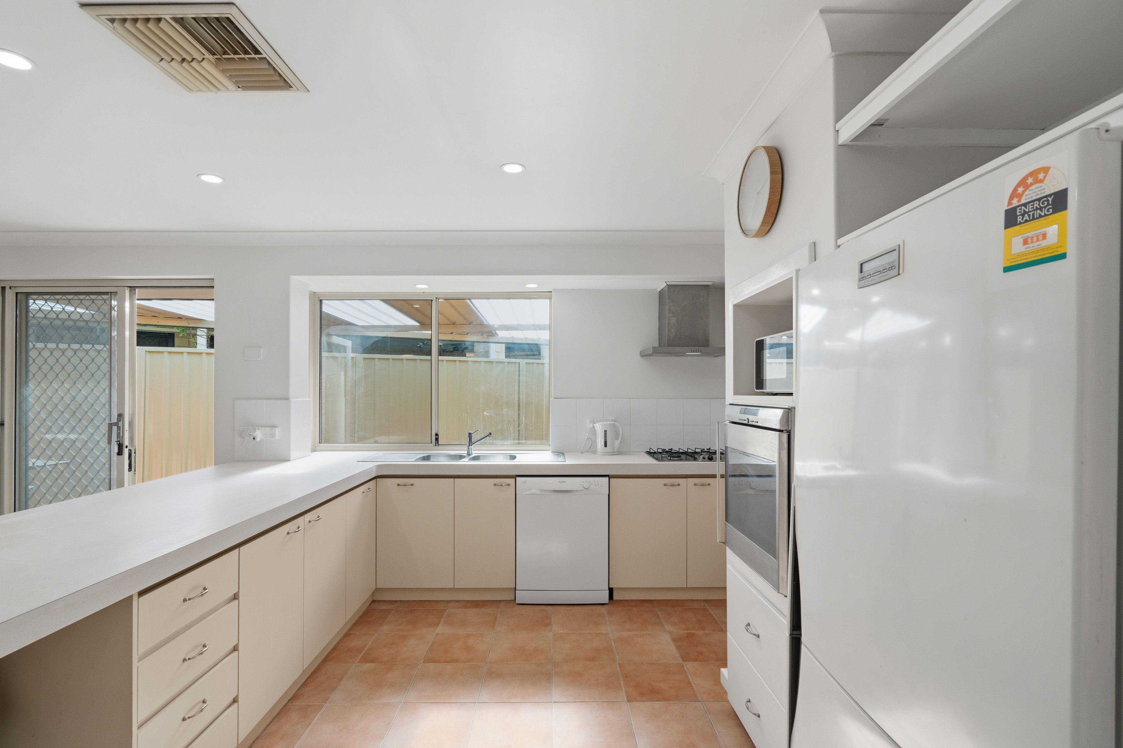 2 Courtland Crescent — photo 5 of 26
