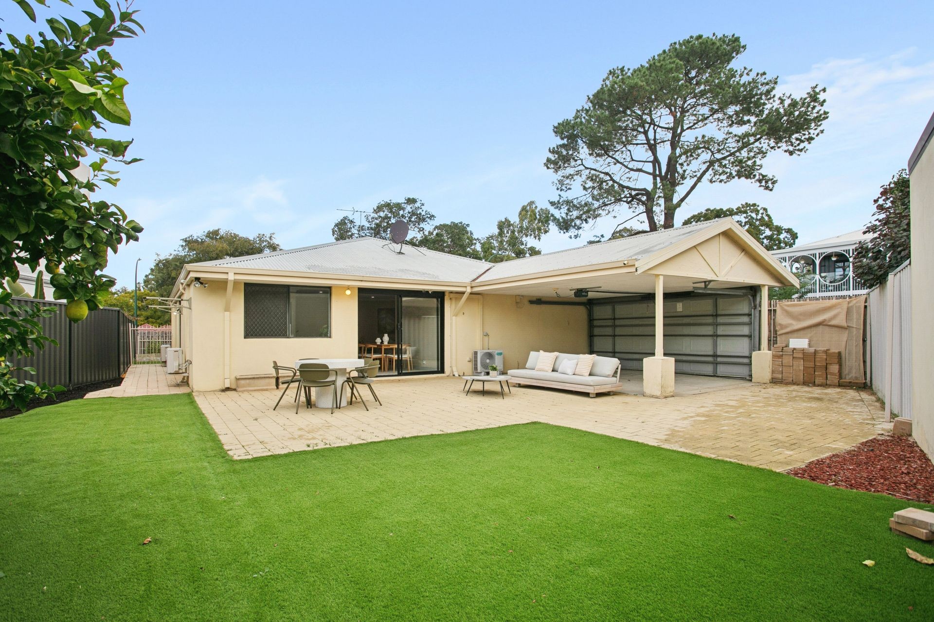 28 Mount Henry Road, Salter Point, WA 6152