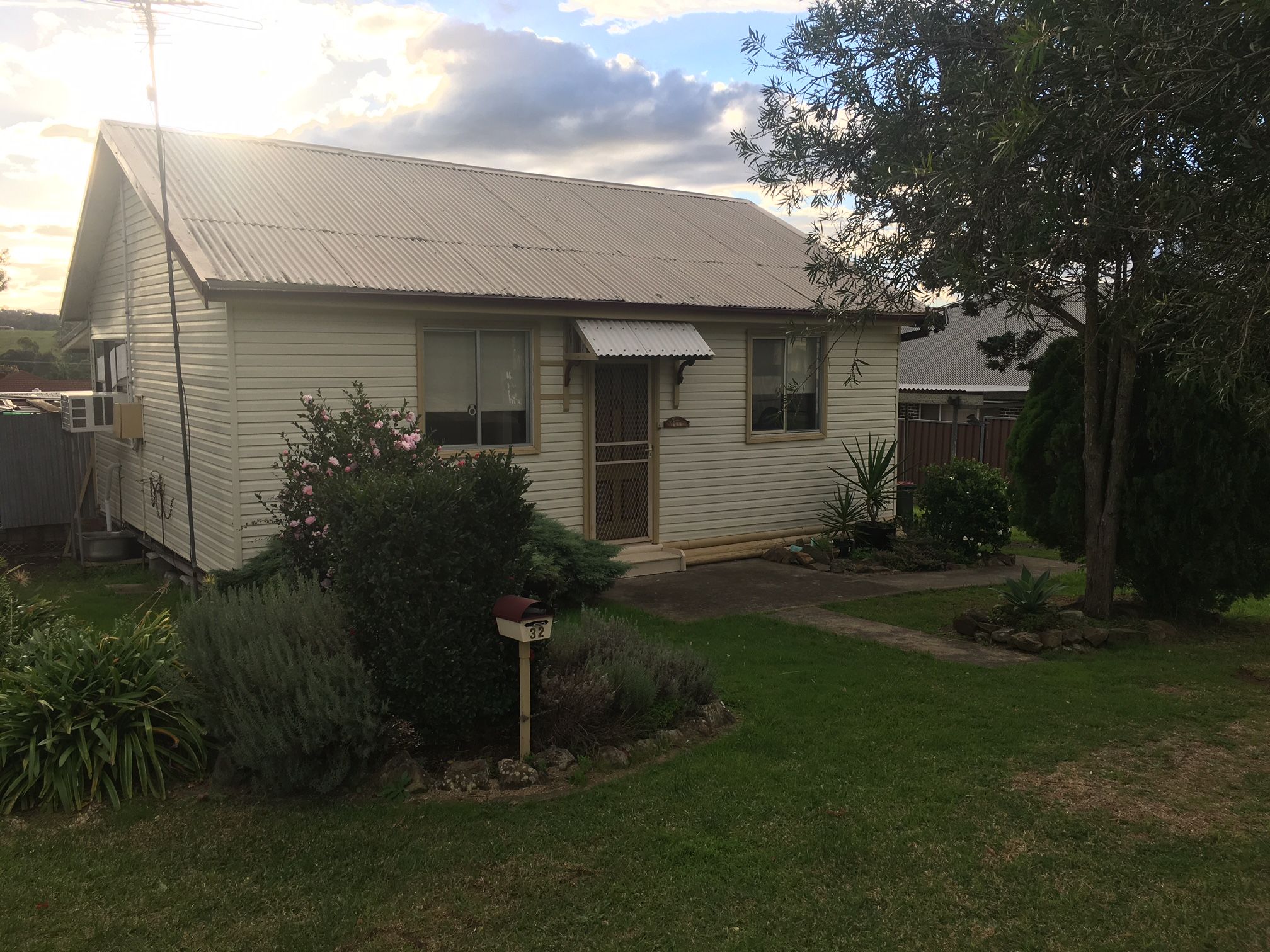 32 South Vanderville Street, The Oaks, NSW 2570