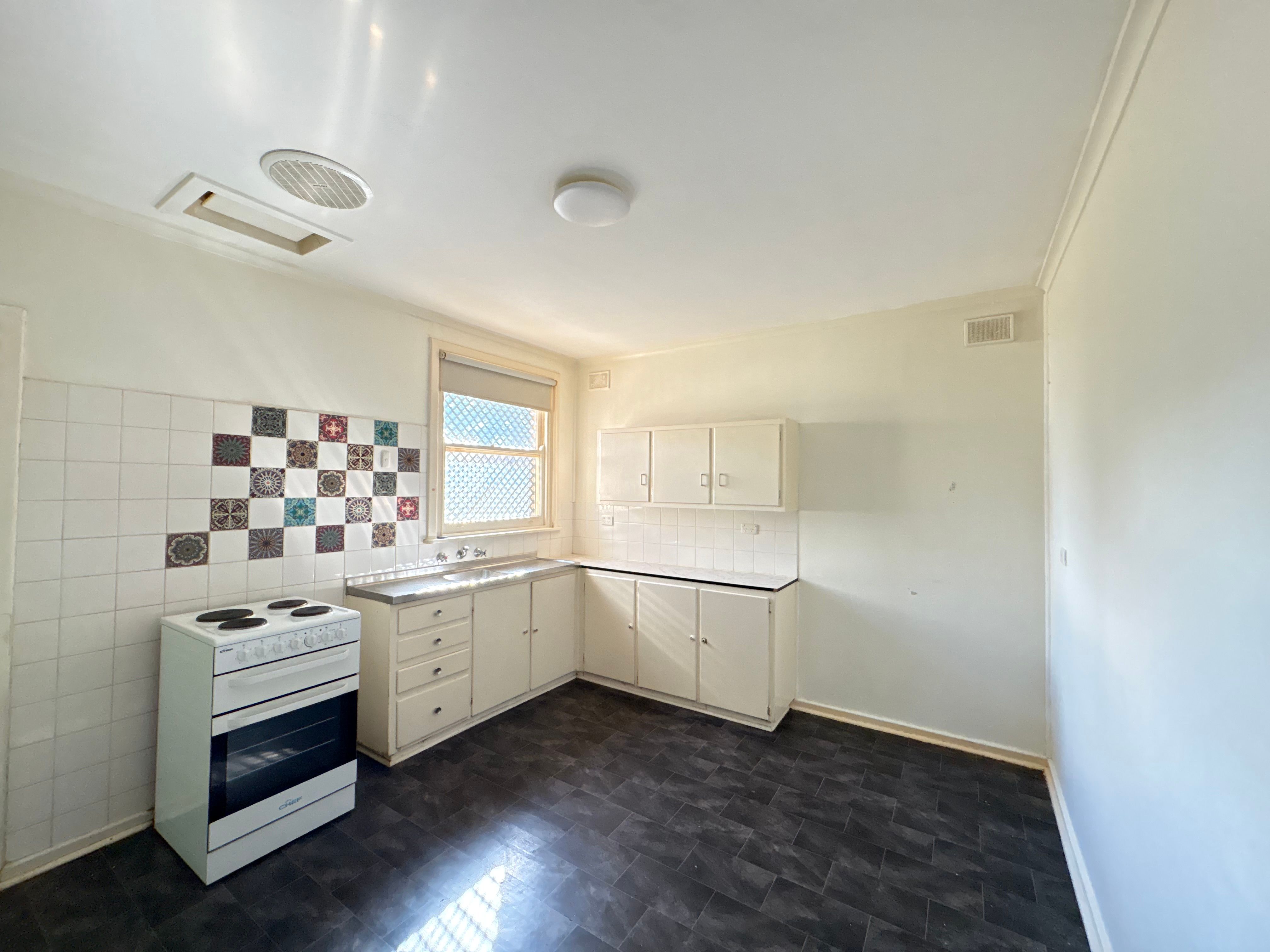 6 Quirke Avenue — photo 3 of 10