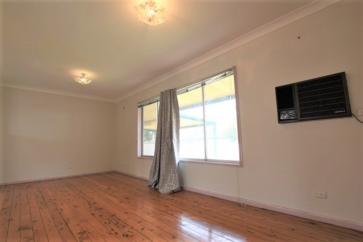 24 Gloucester Street, Macquarie Fields, NSW 2564