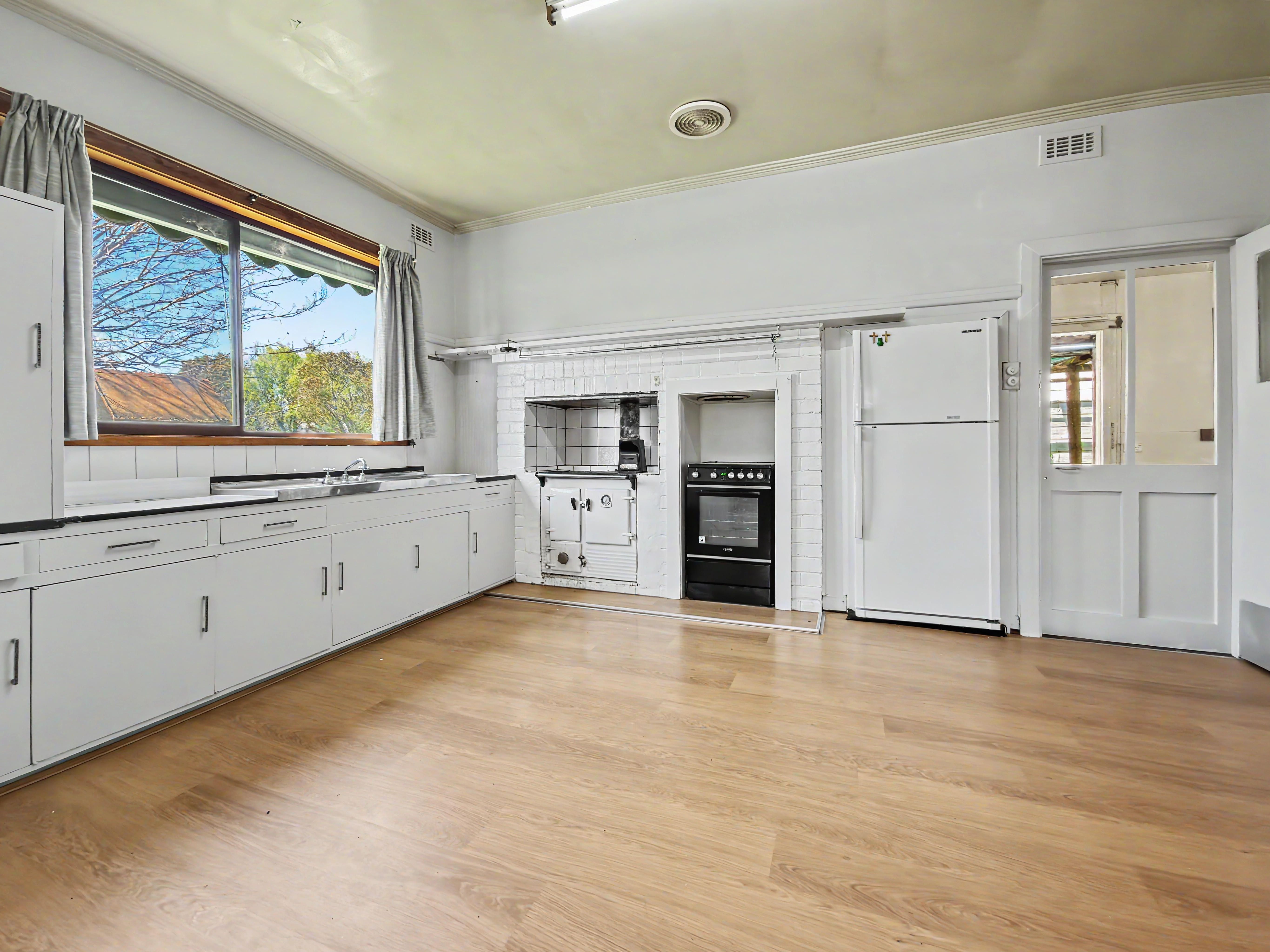 199 Hanson Street — photo 4 of 16