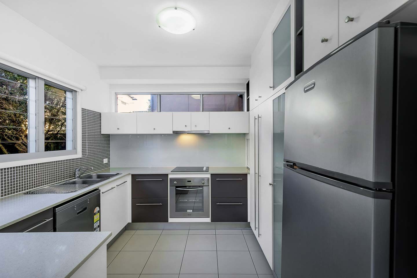 80 Moolyyir Street, Urangan QLD 4655
