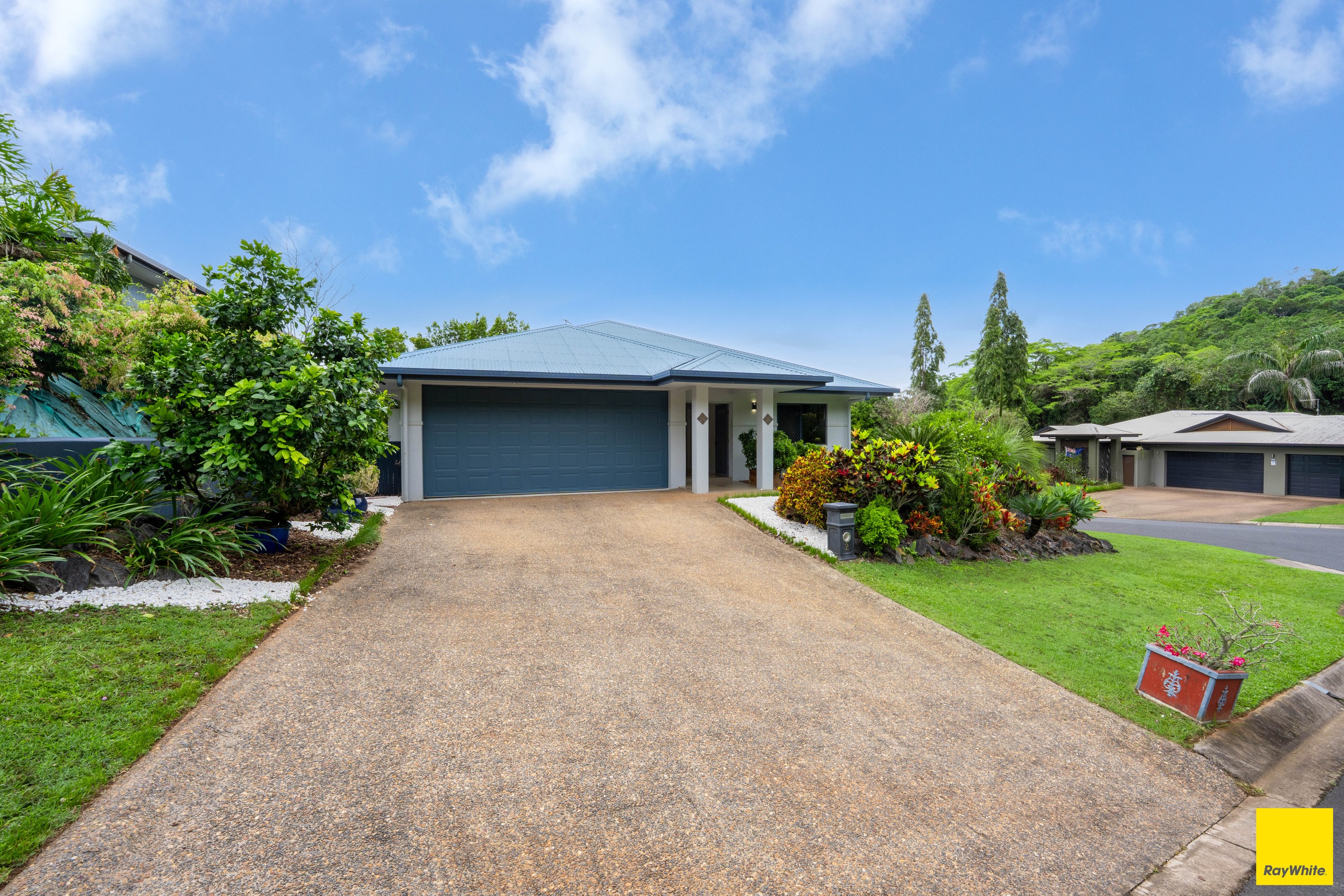 2 Buckinghamia Close, Redlynch, QLD 4870