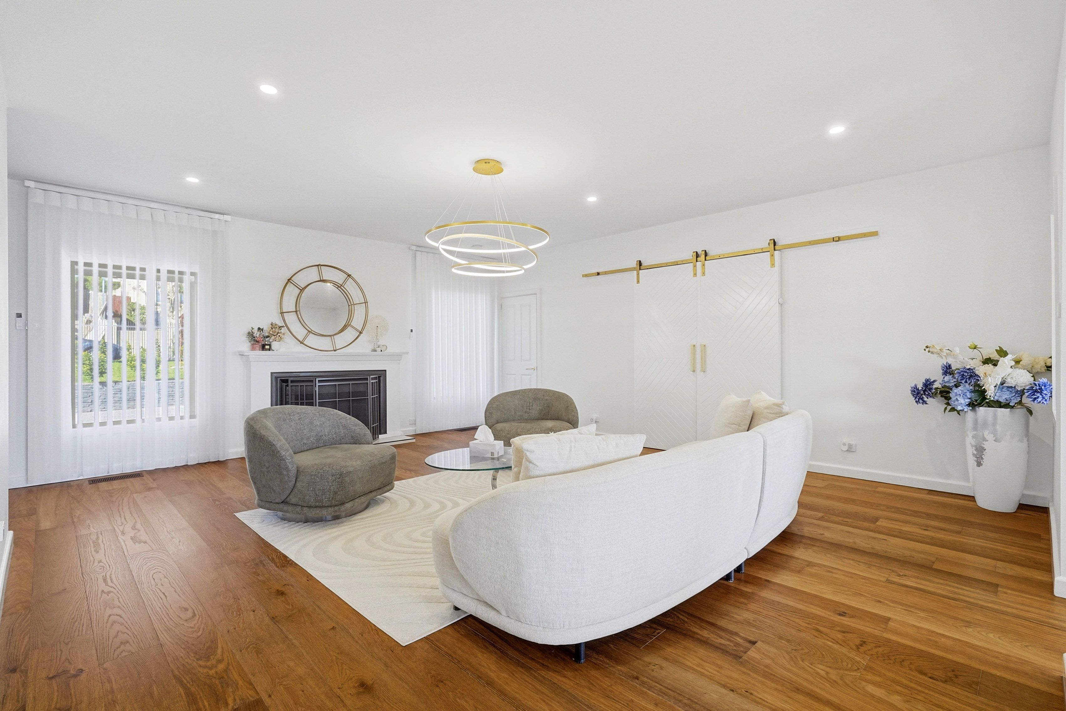 16 Stephens Street — photo 3 of 13