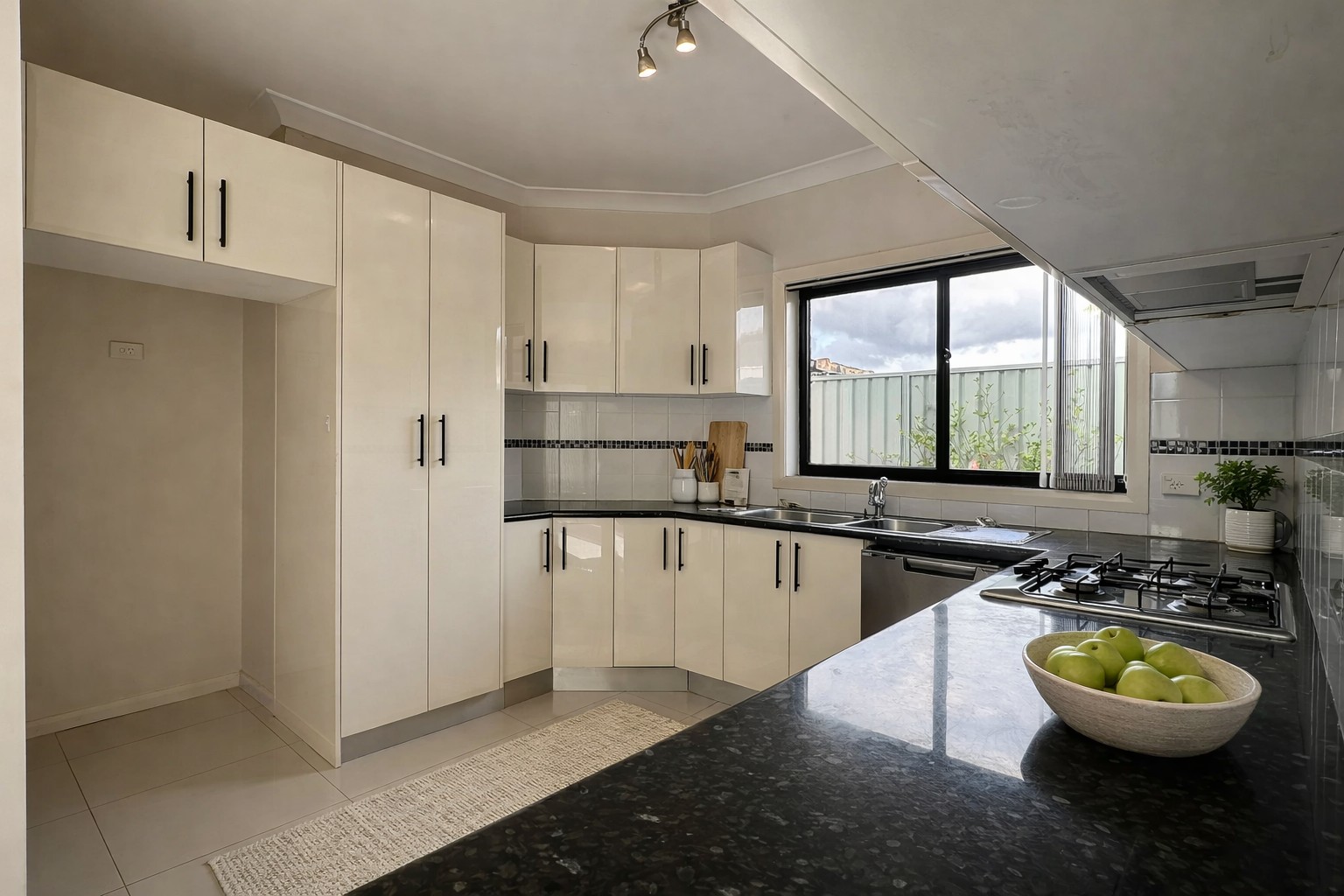 2/56 Gallipoli Avenue, Blackwall, NSW 2256