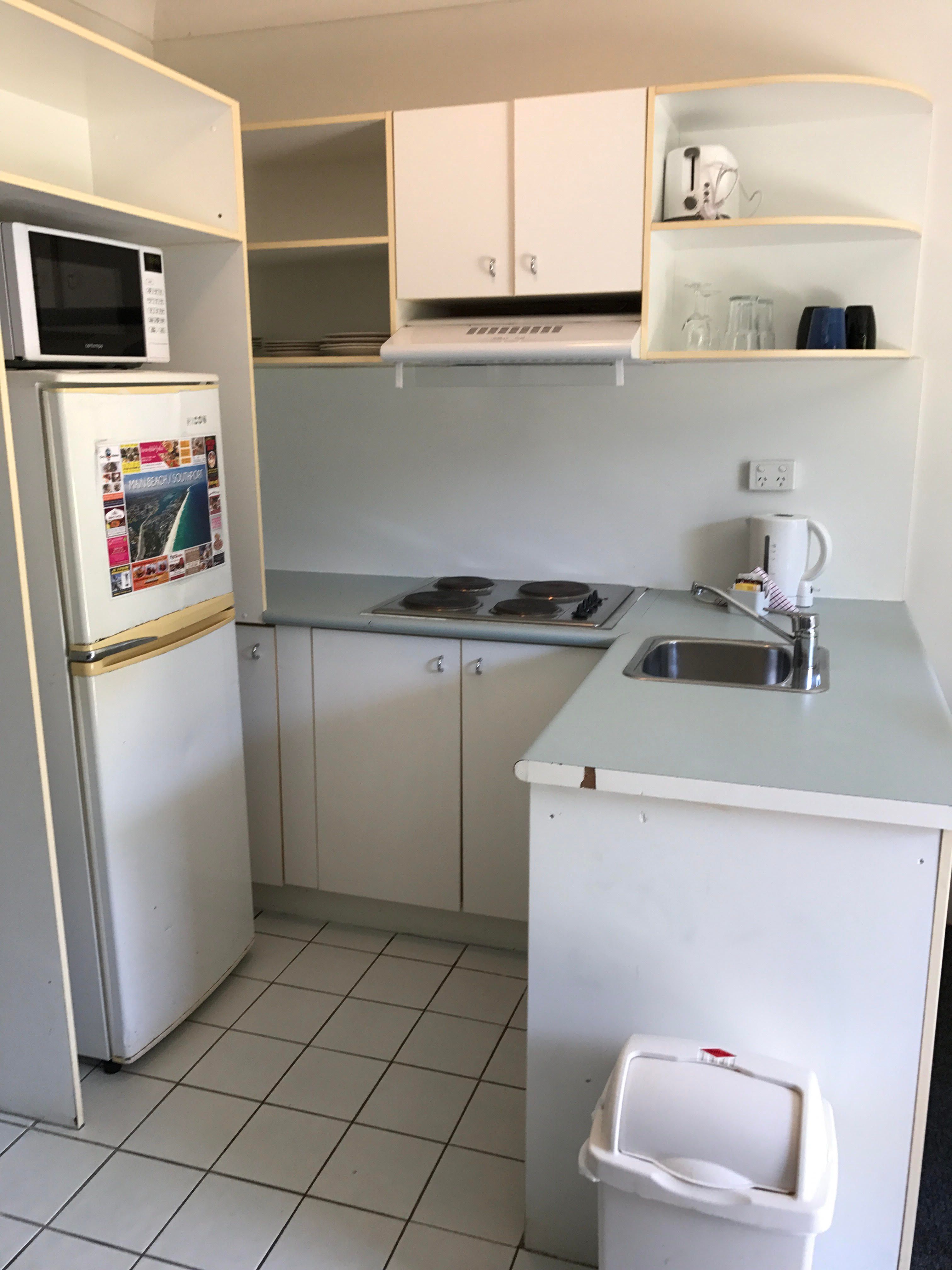 2/125 Frank Street, Labrador, QLD 4215