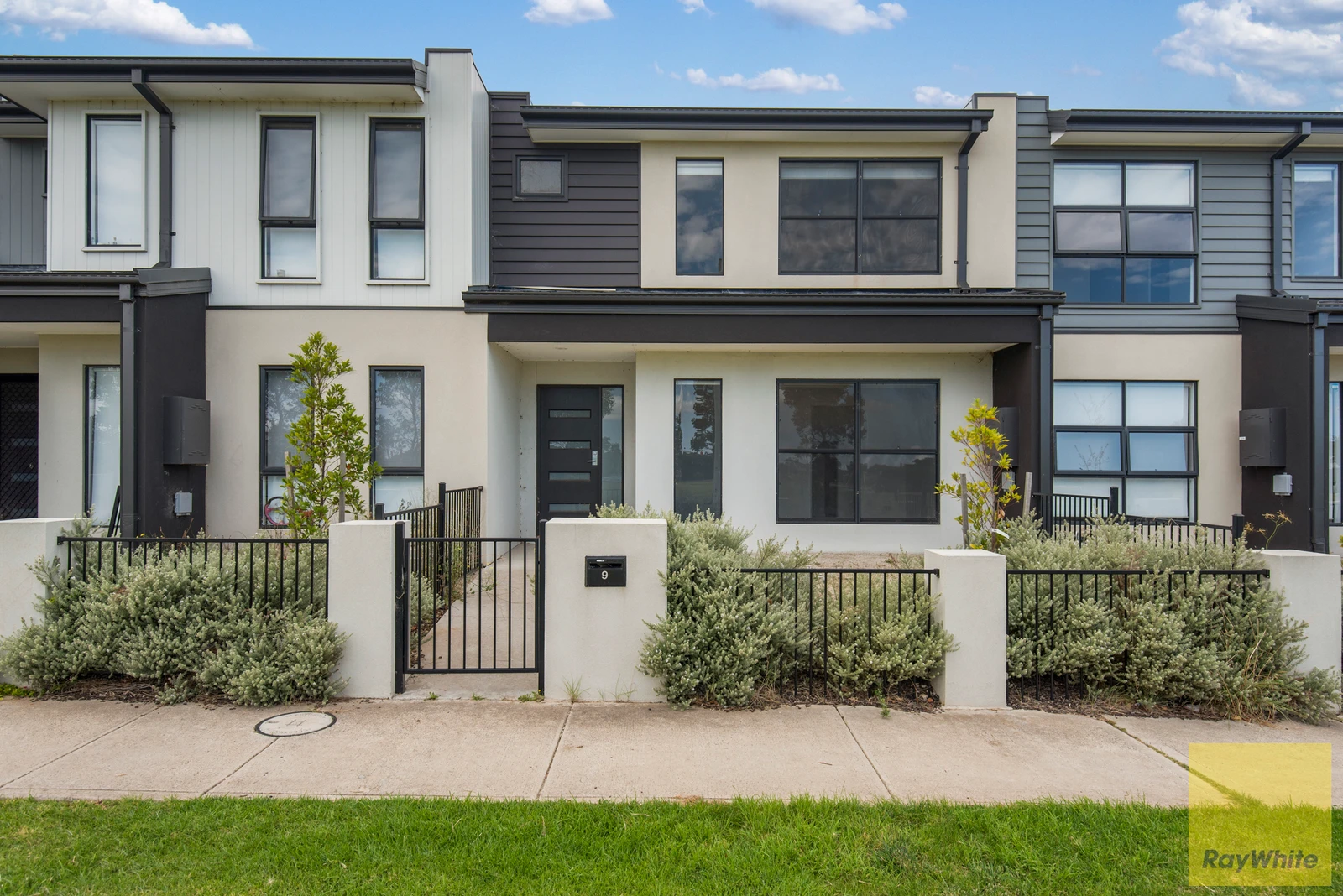 9 Pandan Walk, MANOR LAKES, VIC 3024