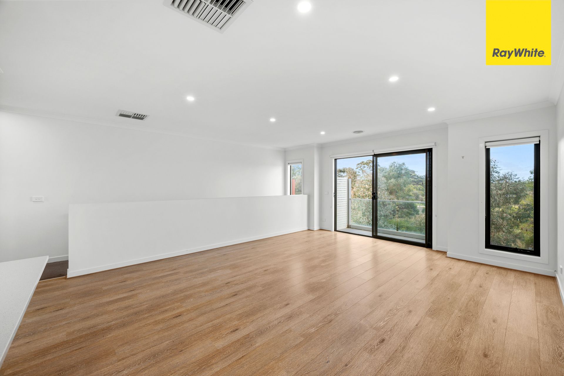 58 Fulham Crescent — photo 10 of 19