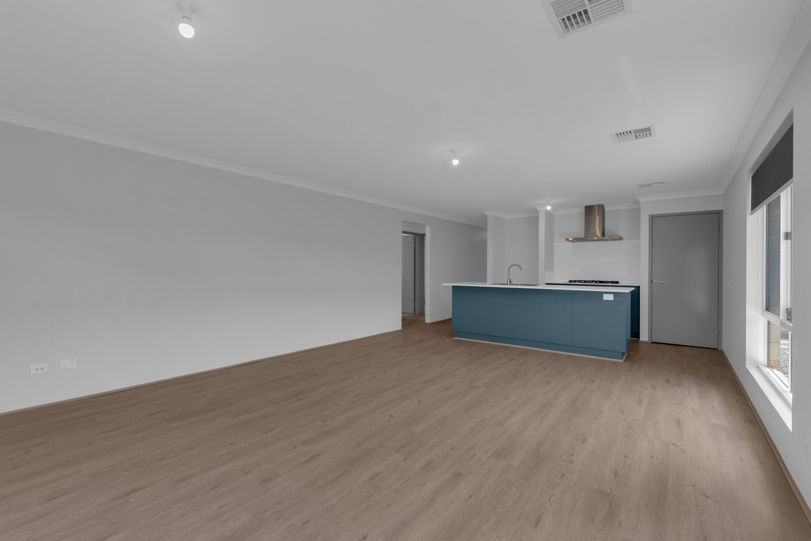 34 Devonport Road — photo 4 of 16