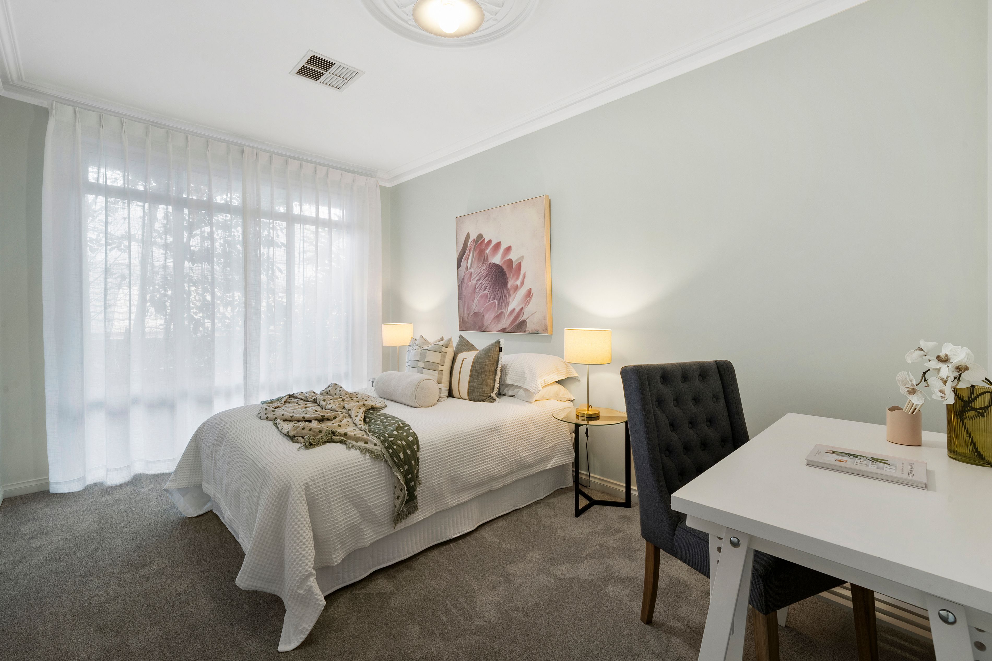 8 Zenobia Crescent — photo 11 of 15