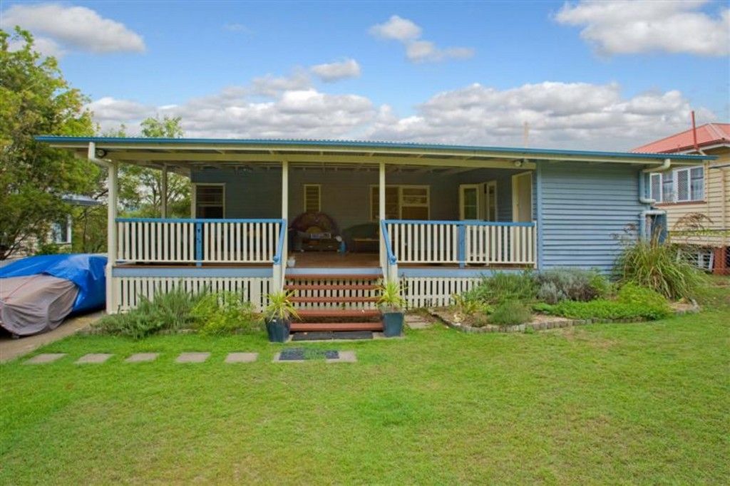 16 Rowton Street, Holland Park, QLD 4121