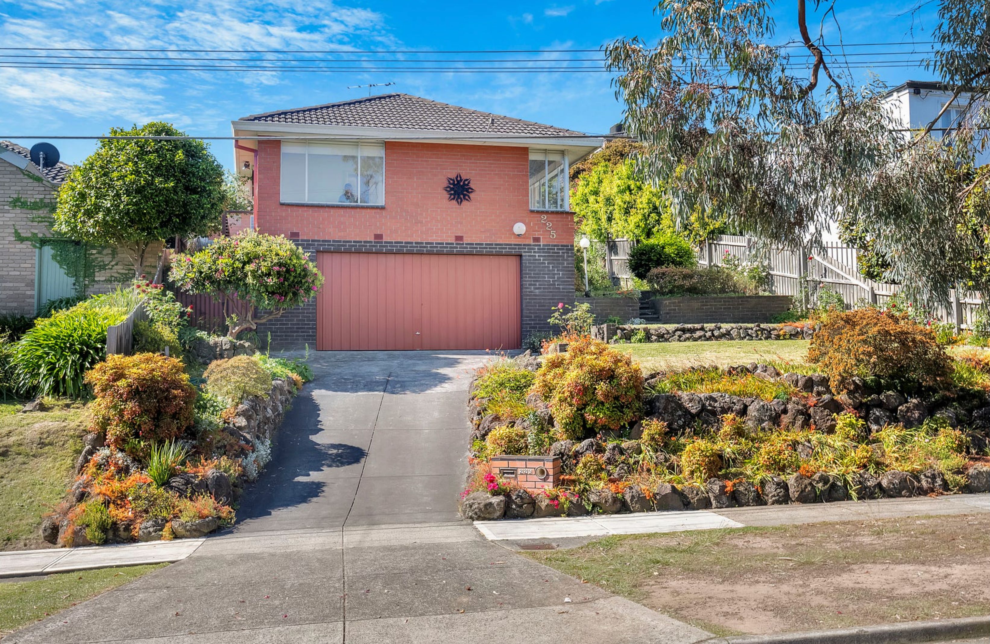 225 Banyule Road — photo from Ray White Macleod