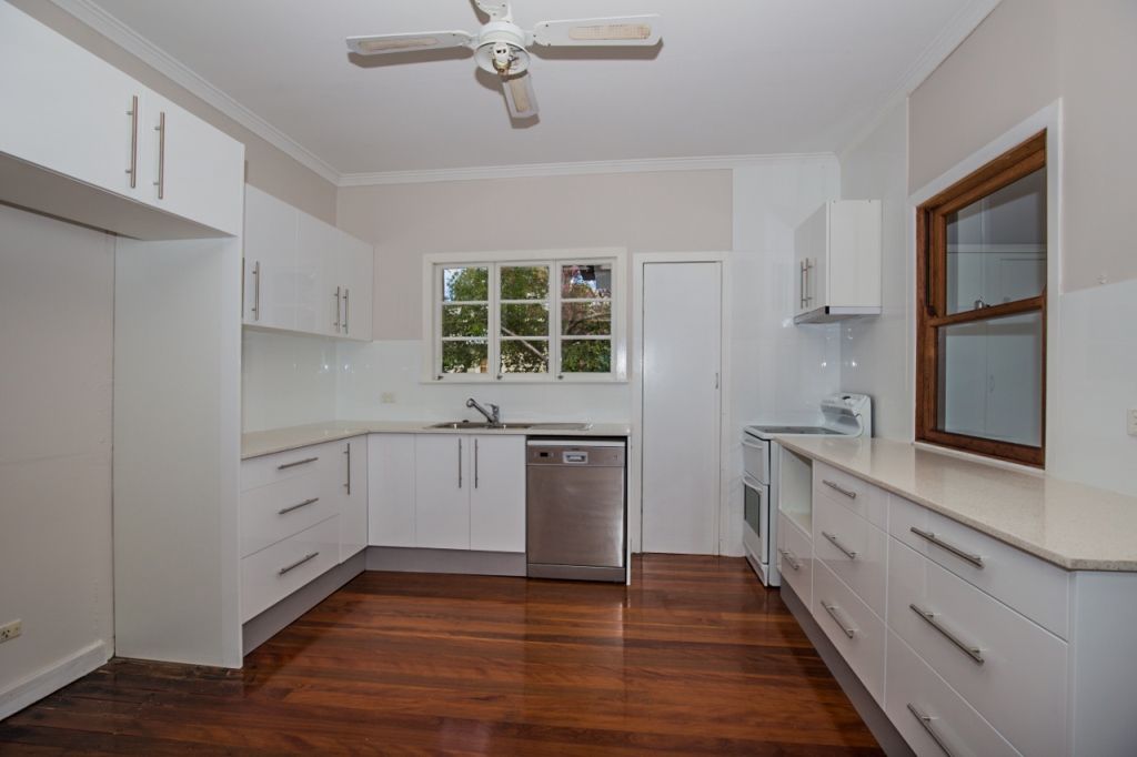 16 Merlin Street, Tennyson, QLD 4105