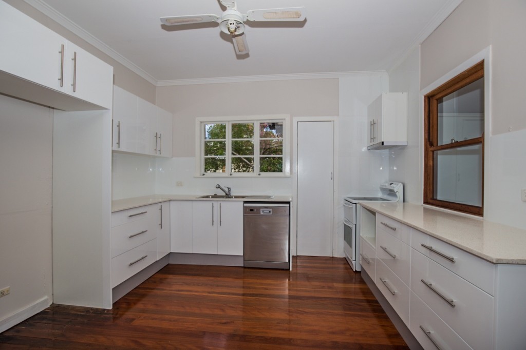 16 Merlin Street, Tennyson, QLD 4105