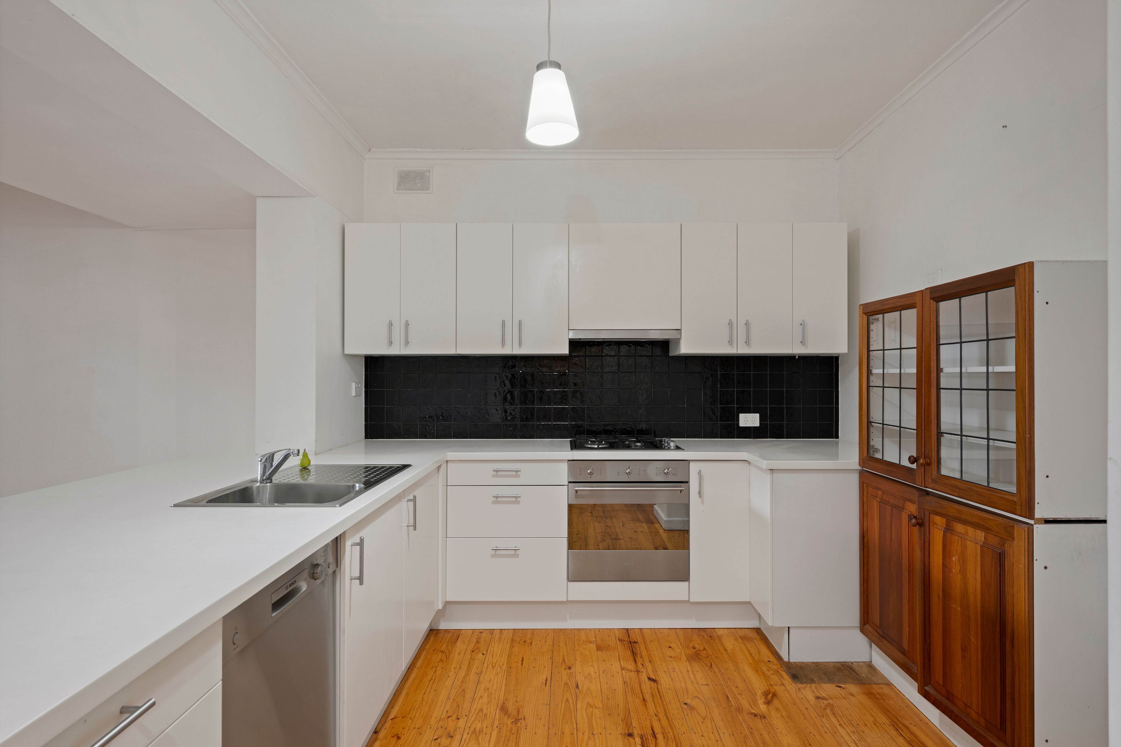 8 Hamish Grove — photo 13 of 27