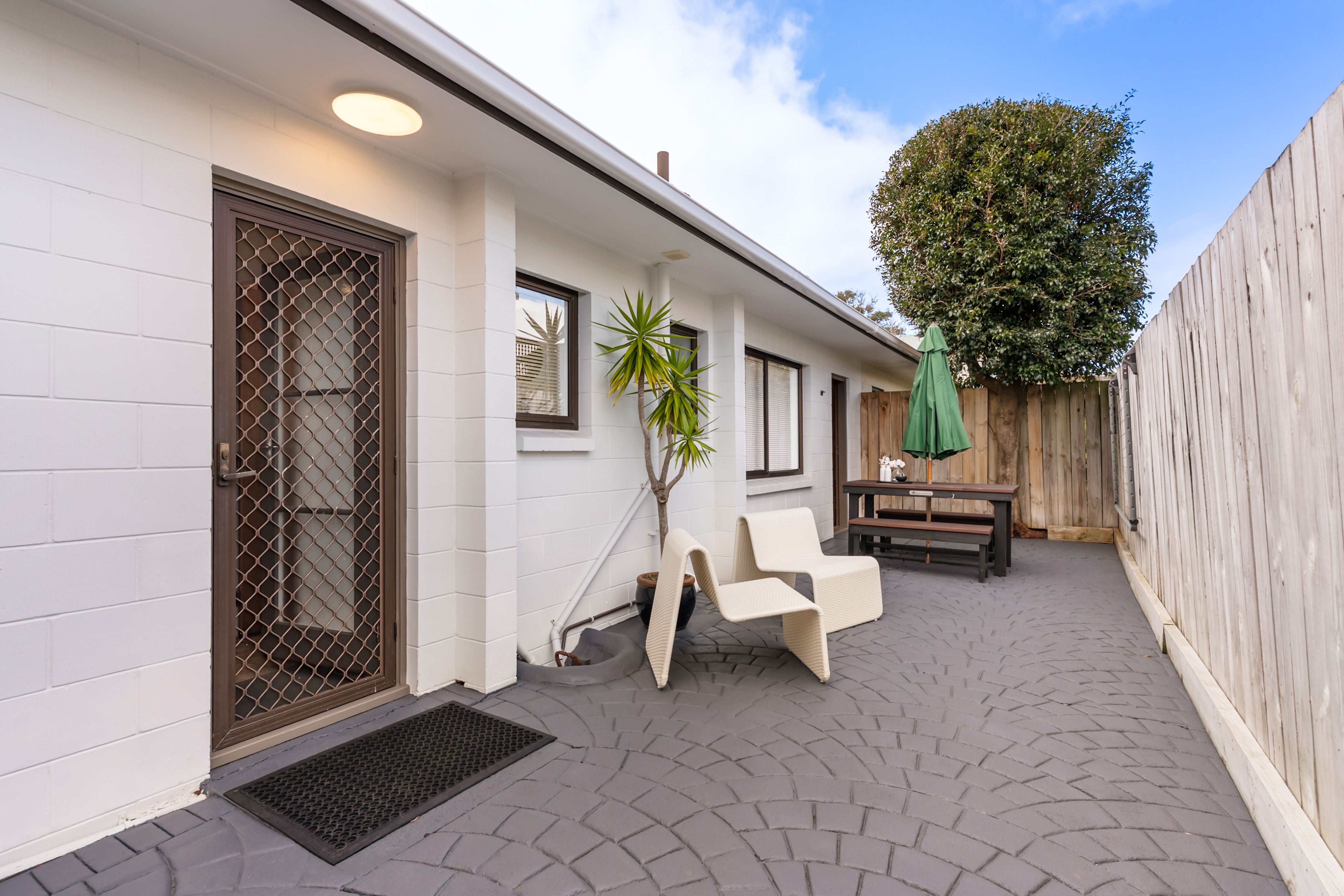 1/6 Pokapu Street, Titirangi, Waitakere City
