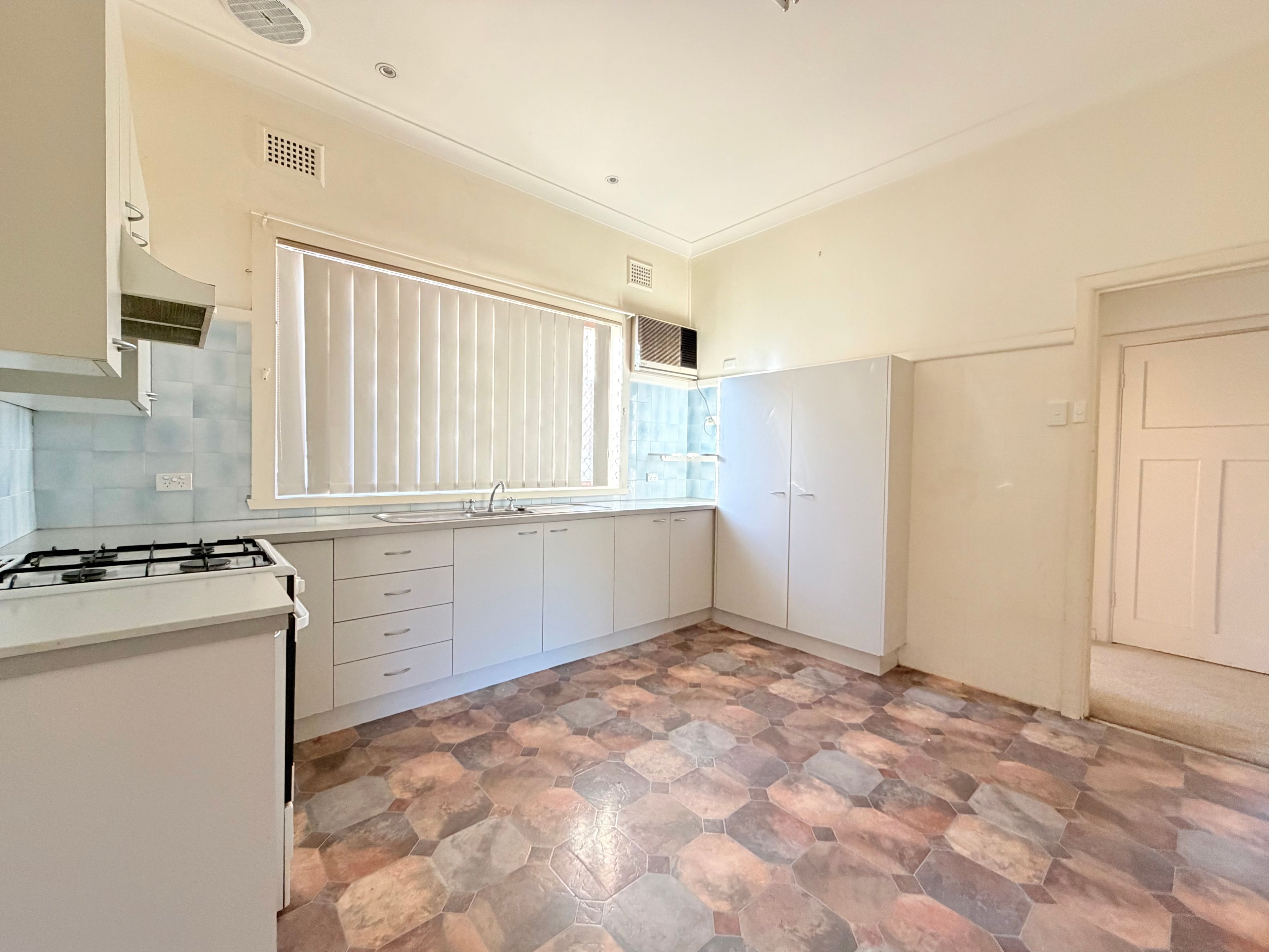 84 High Street — photo 3 of 13