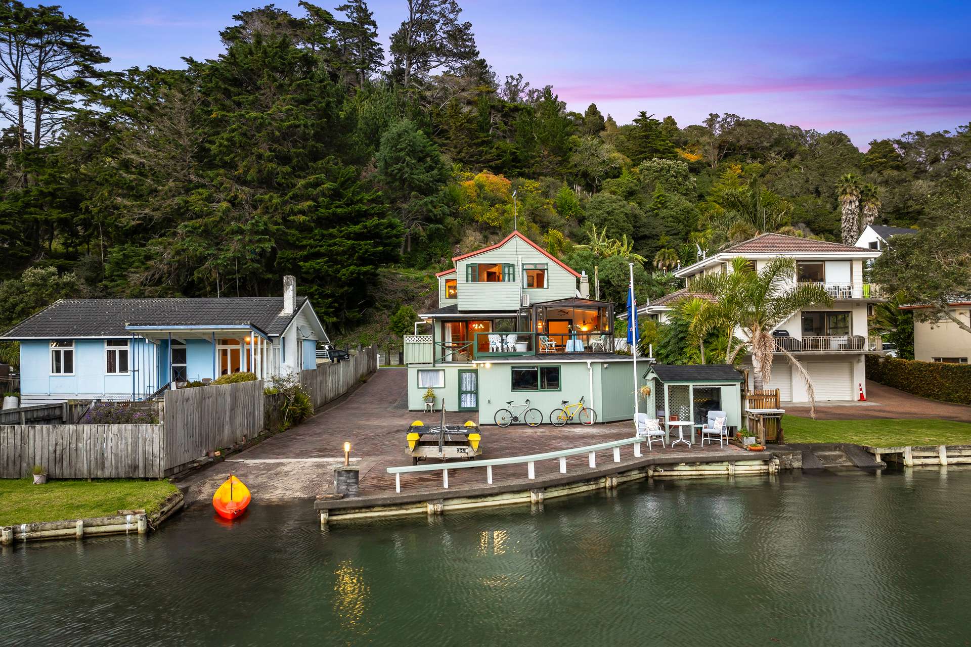 8 Waiwera Road photo 12