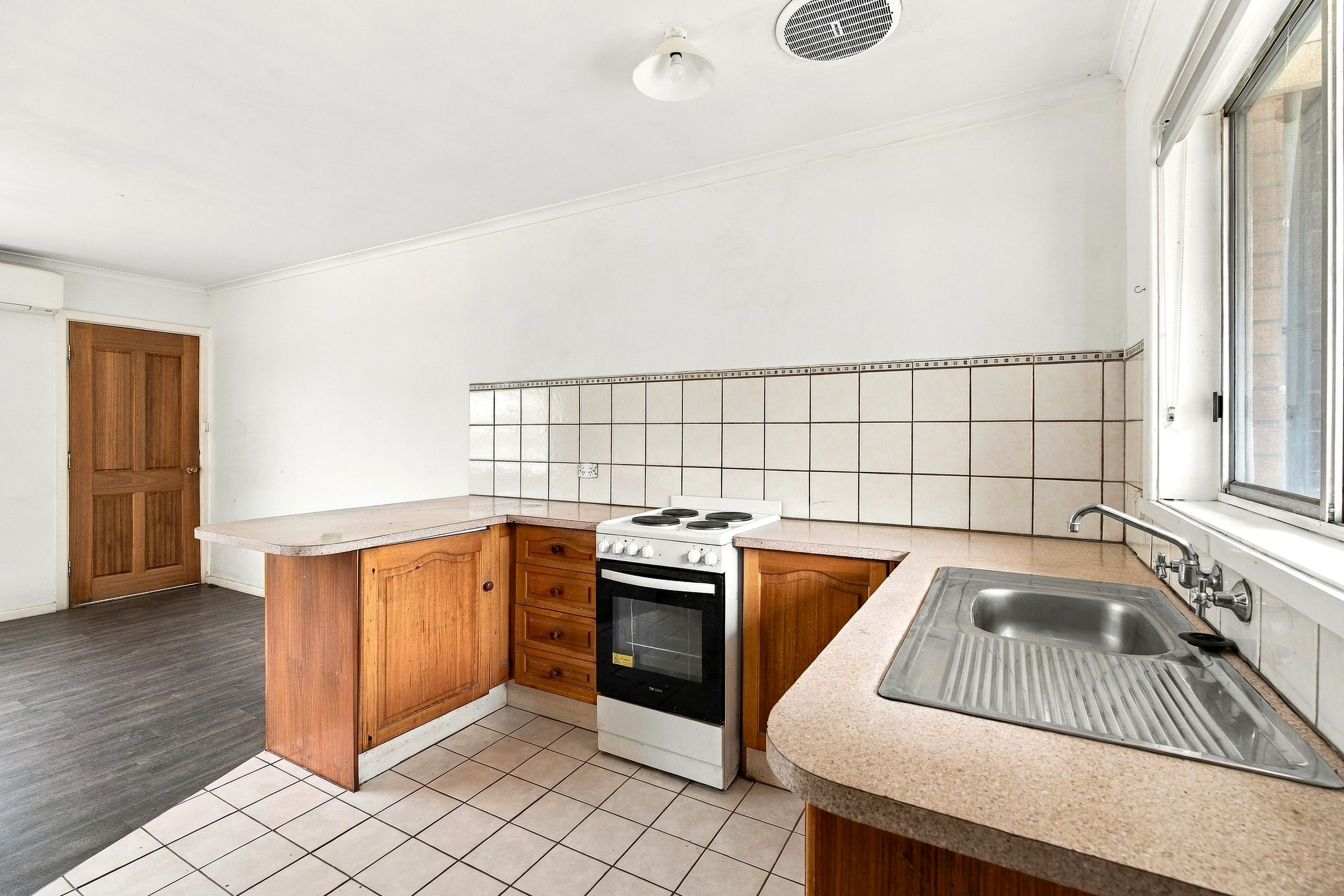1/450 Kotthoff Street — photo from Ray White Albury North